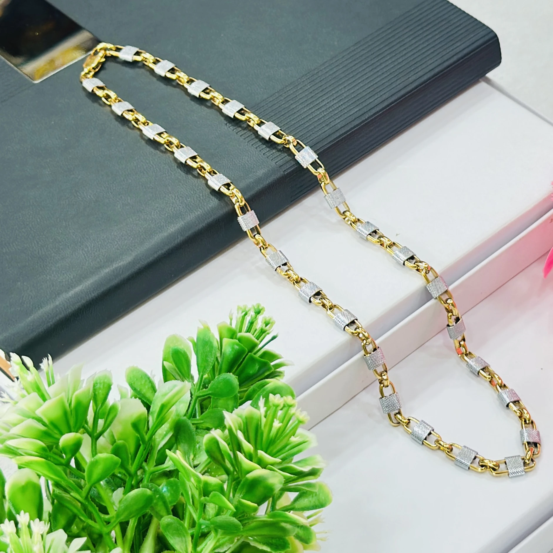 men's gold and silver textured chain