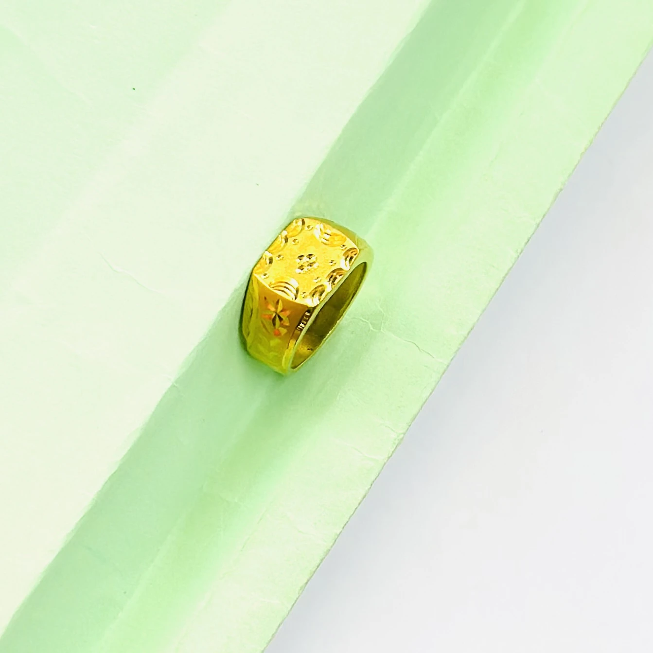Jewellers 22 kt yellow gold ring for men.