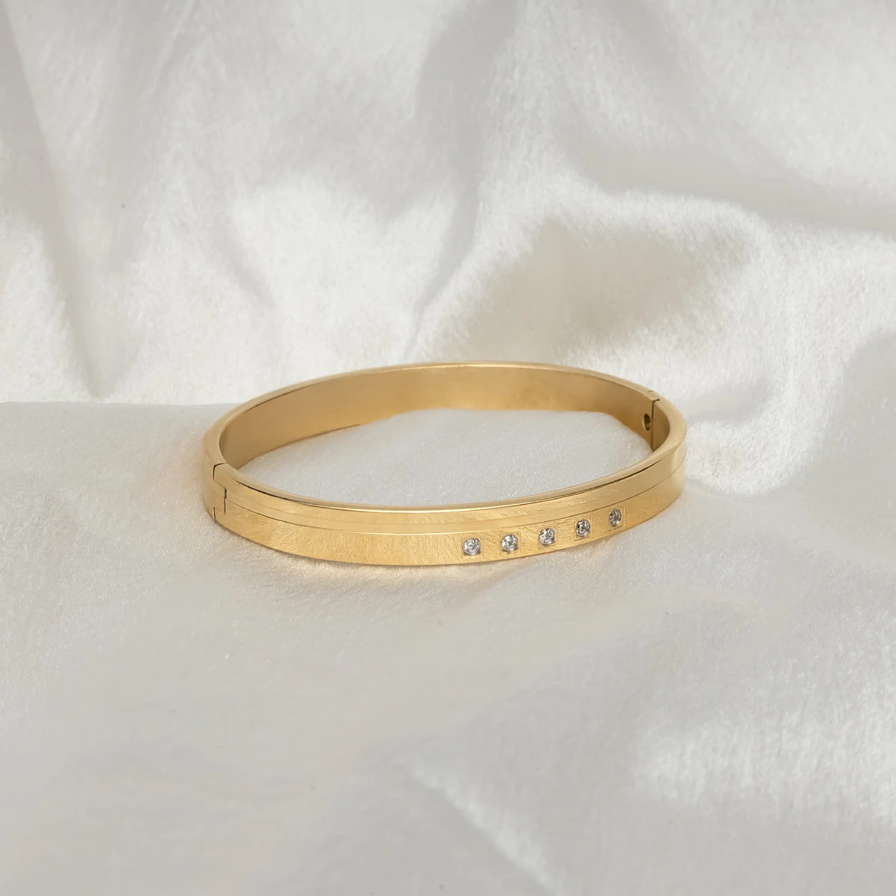 Sleek Gold Diamond Bracelet