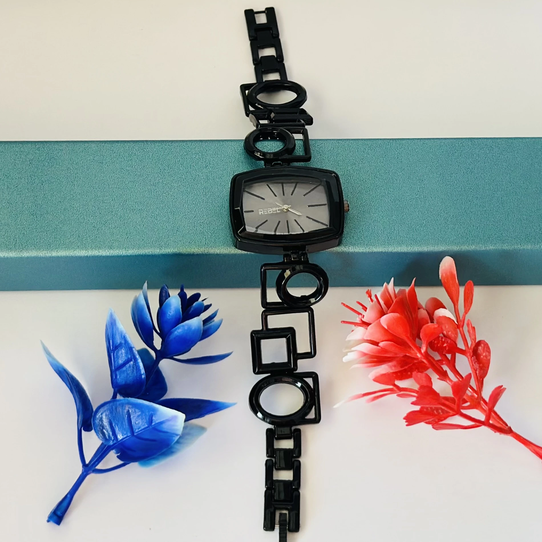 Analog watch for women and girls.