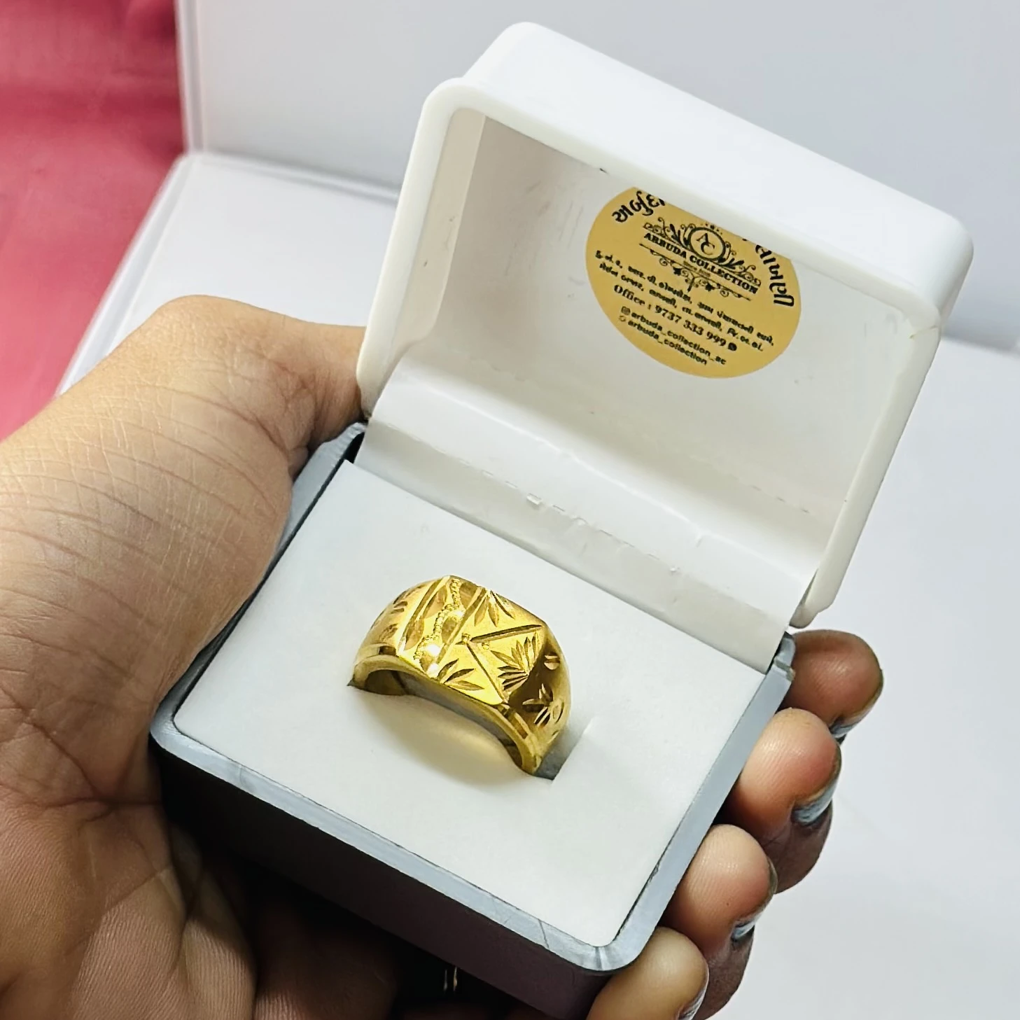 22kt gold men's ring with a geometric pattern.