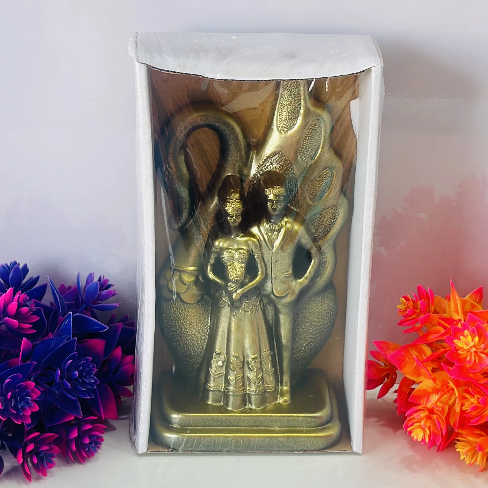 polyresin love couple showpiece statue
