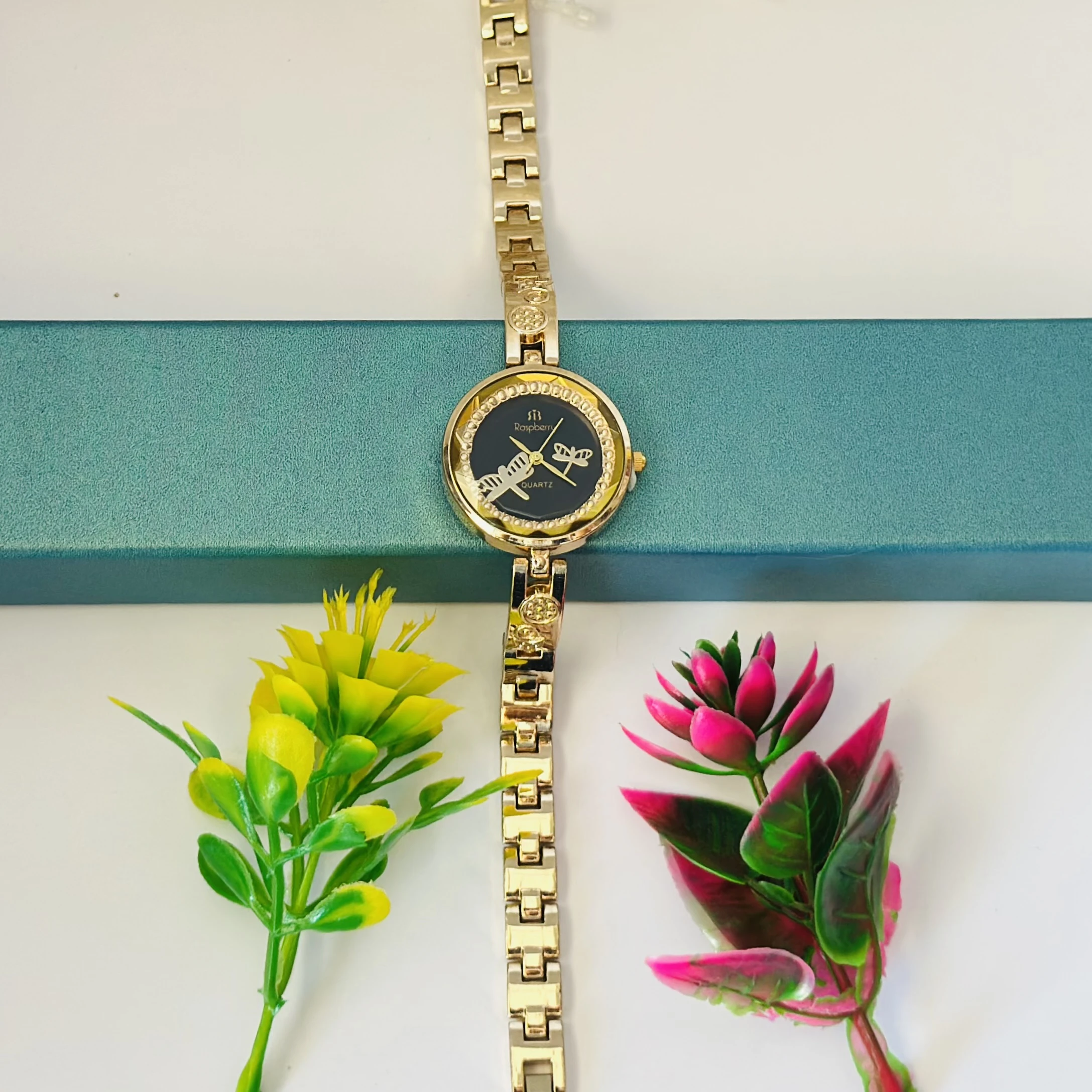 Women Printed Dial & Stainless Steel Bracelet Style Straps Analogue Watch.