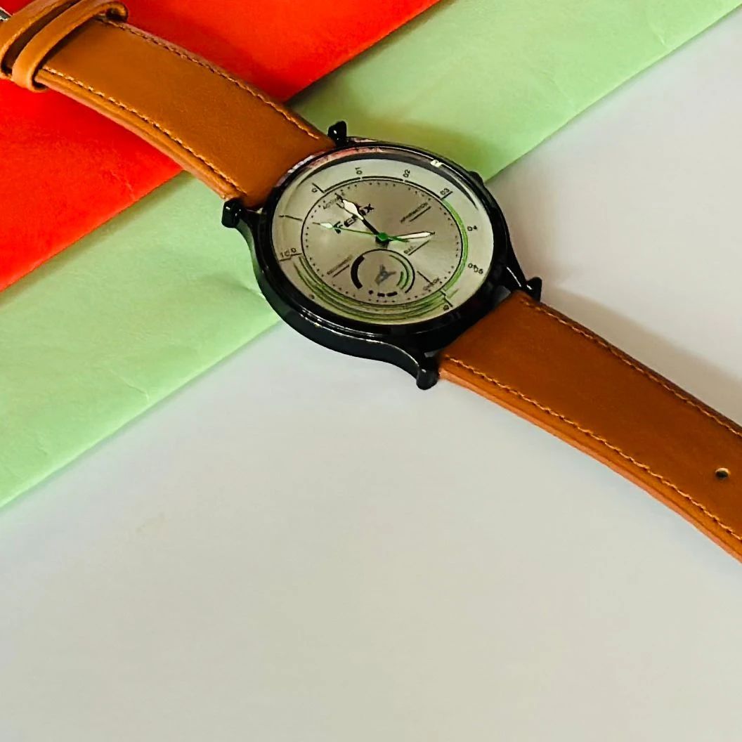 Brown analog watch for man’s