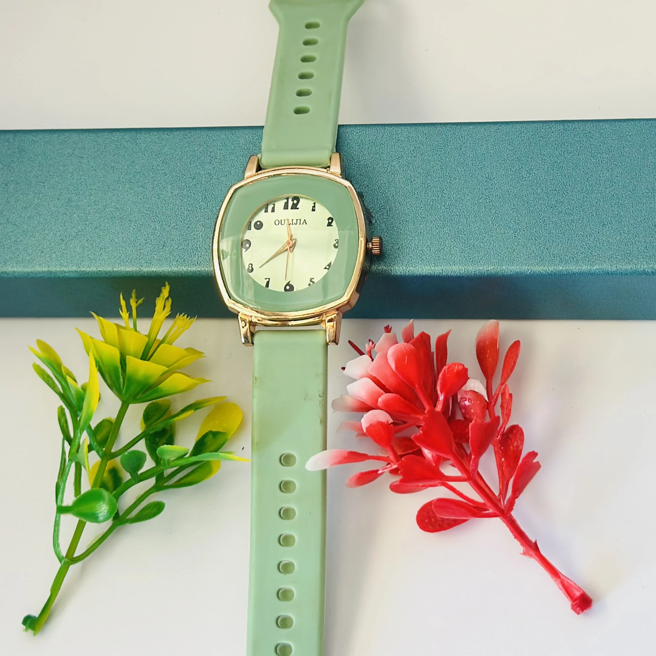 Ladies fashion watch