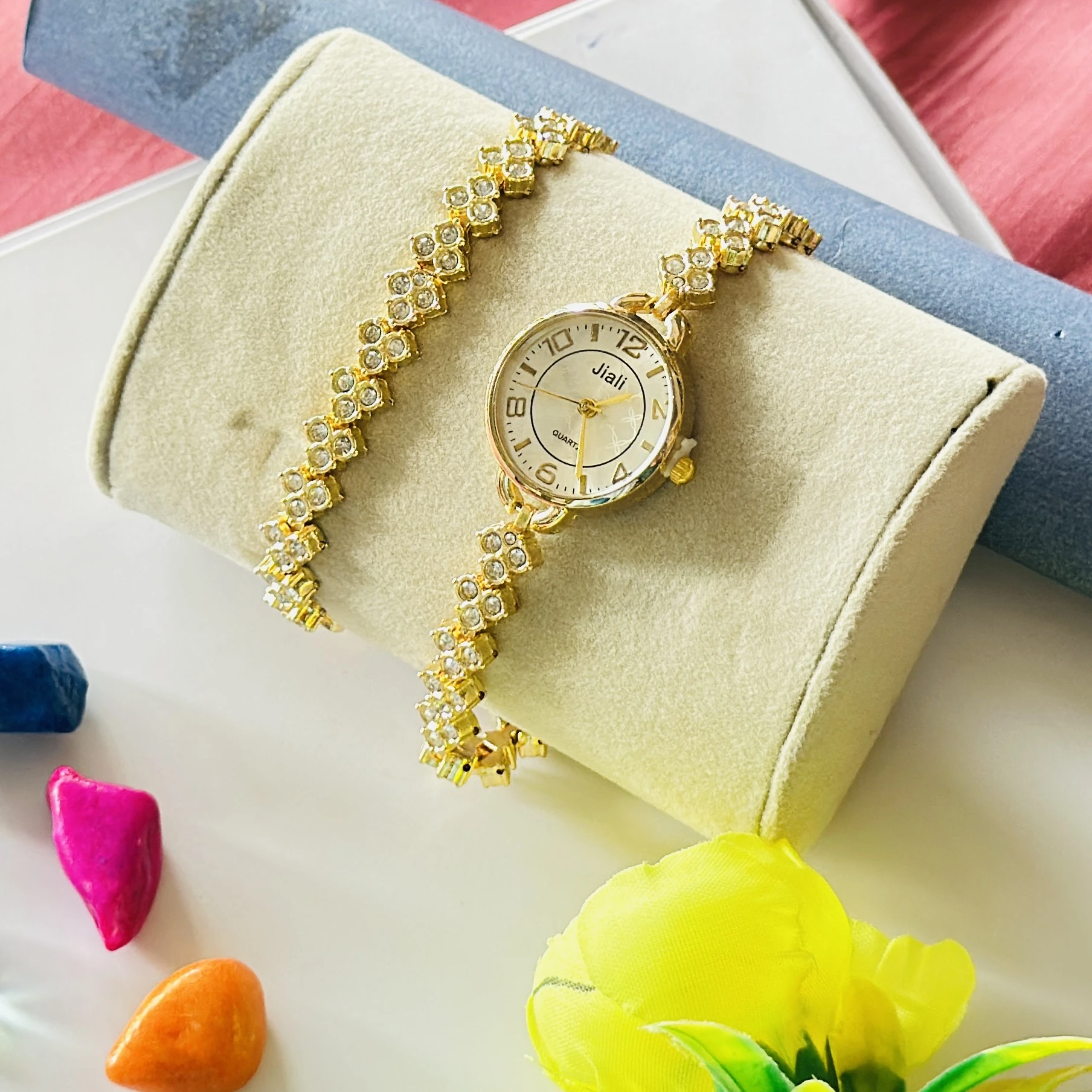 Jiali quartz wristwatch and matching bracelet set