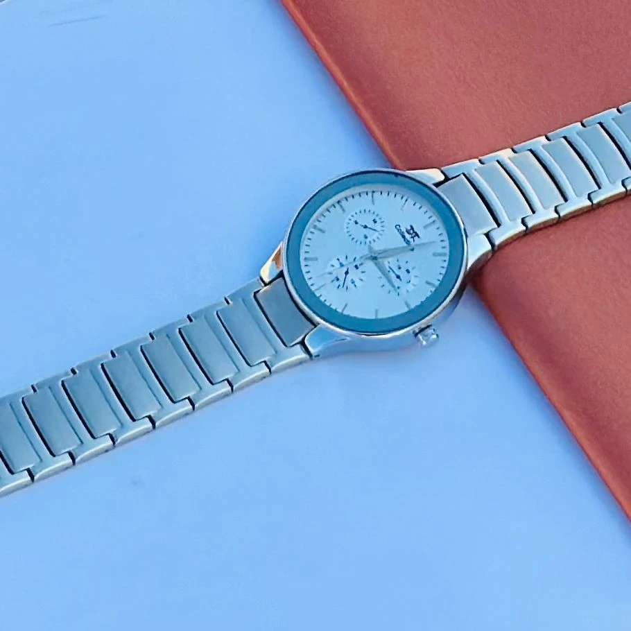 Silver design analog watch For man’s