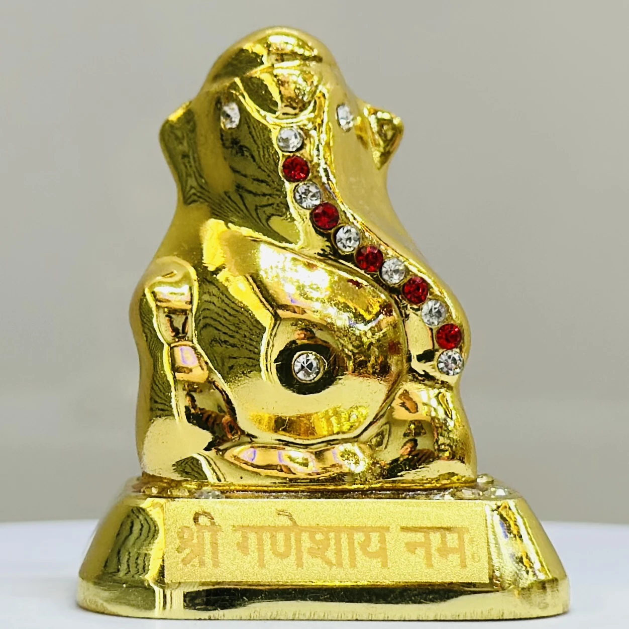Gold -colored idol of the Hindu deity Ganesha,