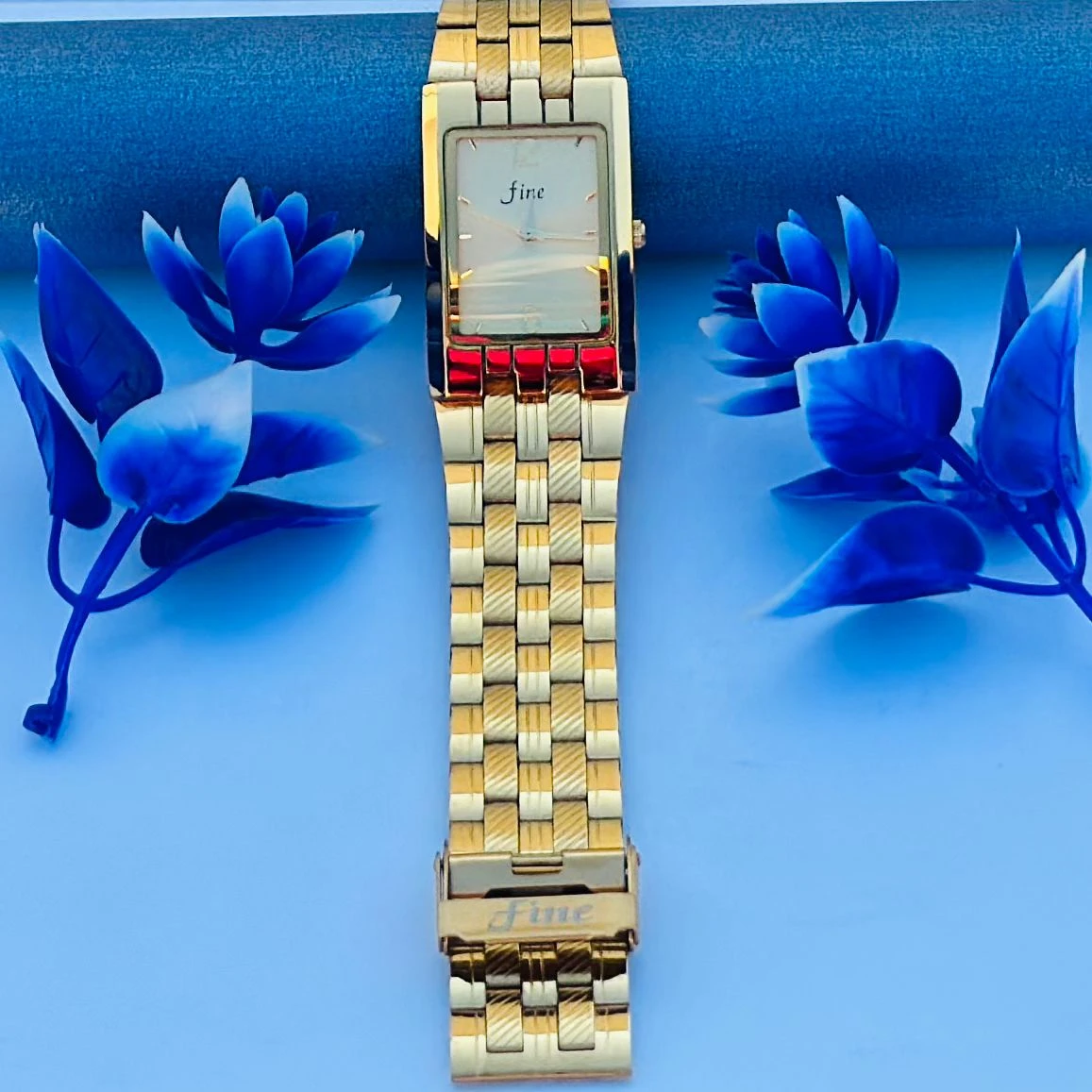 Golden Design analog watch