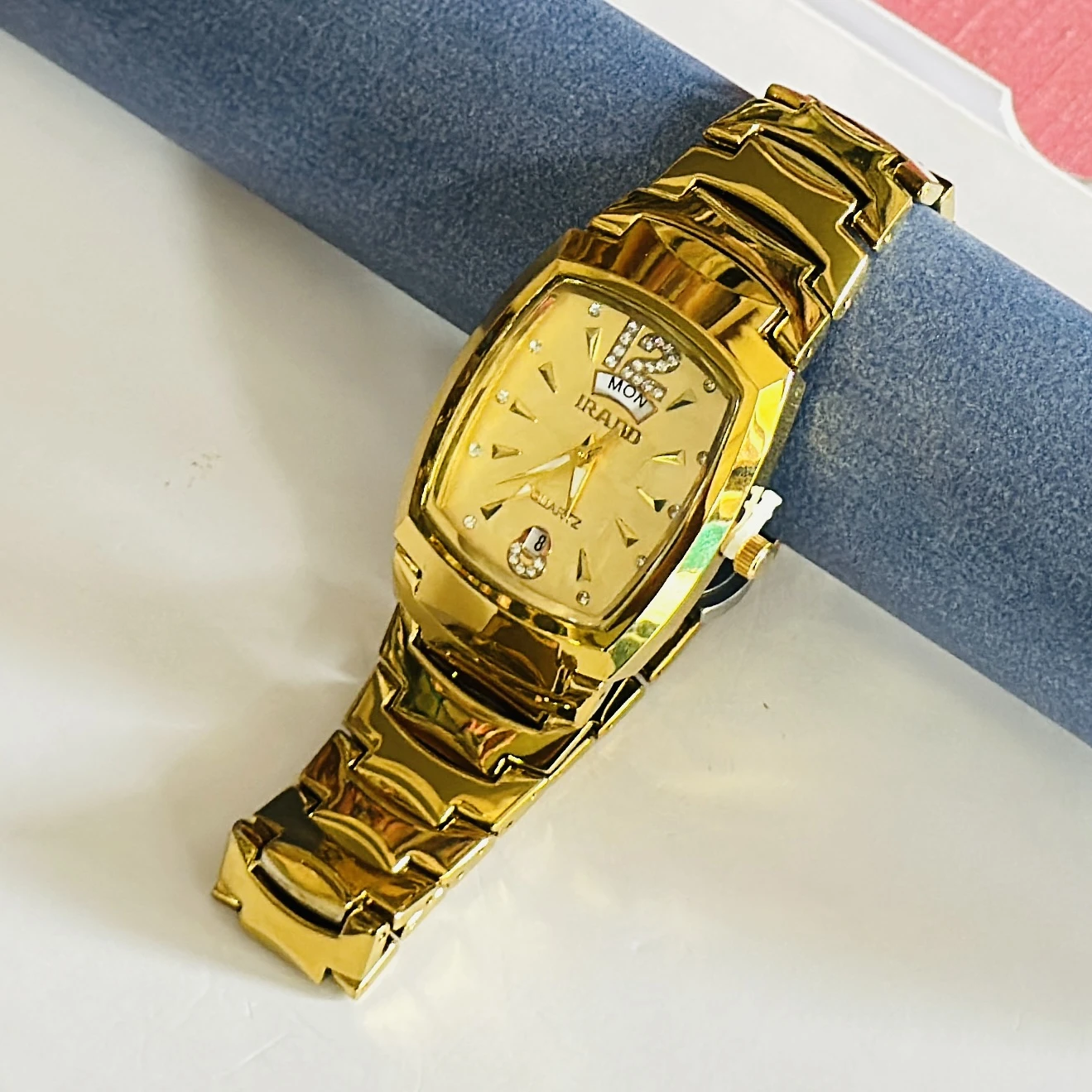 Golden -toned timepiece appears