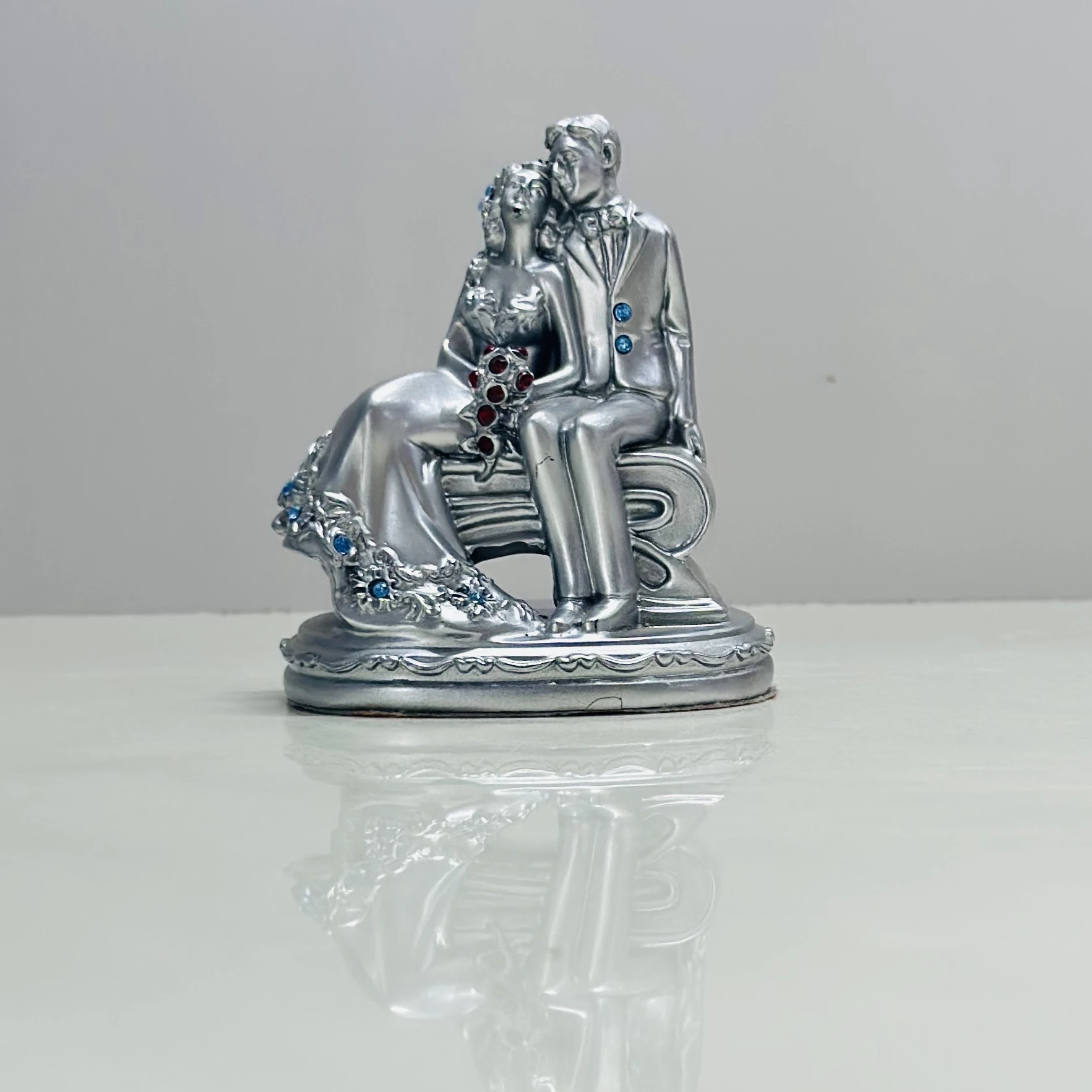 Romantic Couple Statue (SKU-MH1I88)
