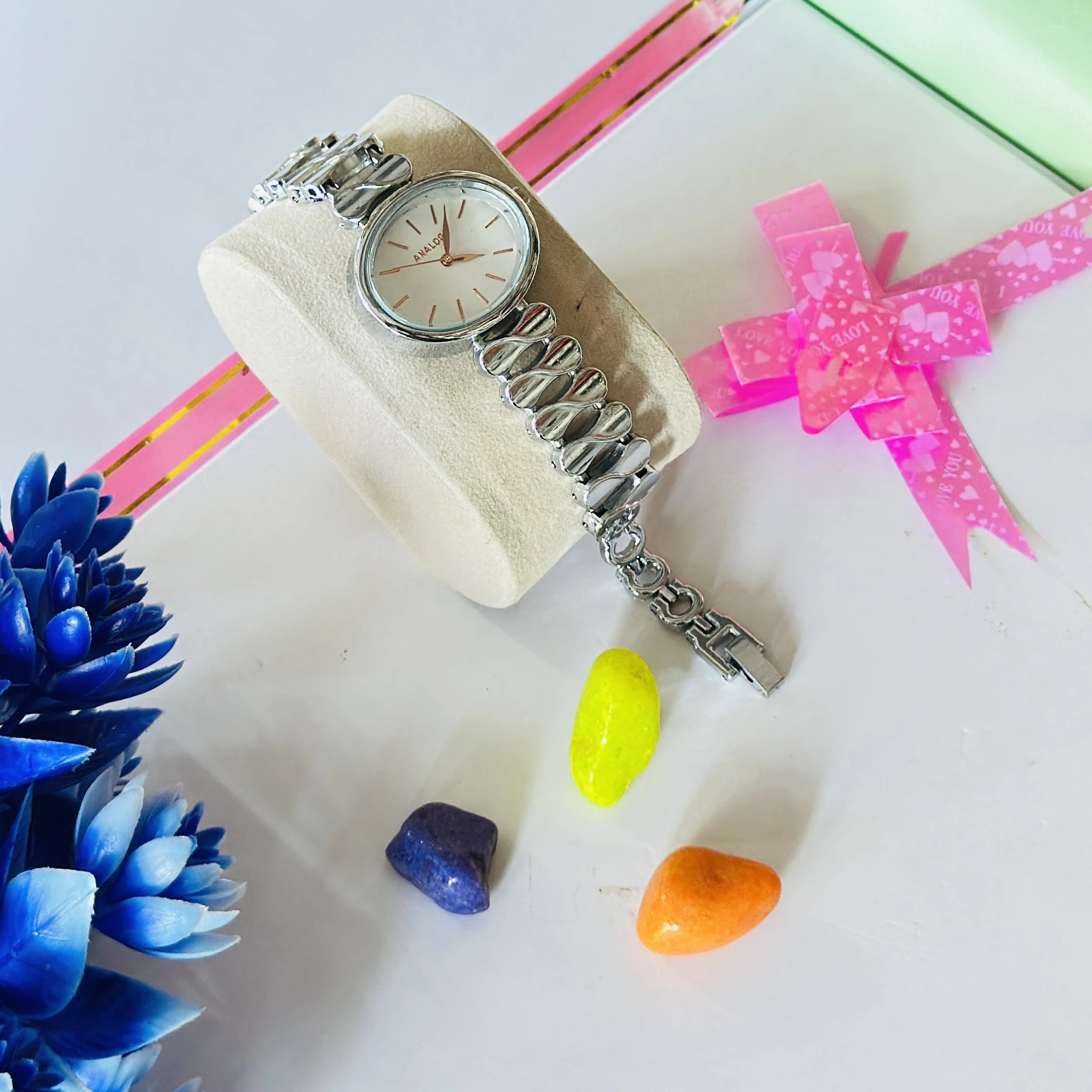 women's quartz analog watch