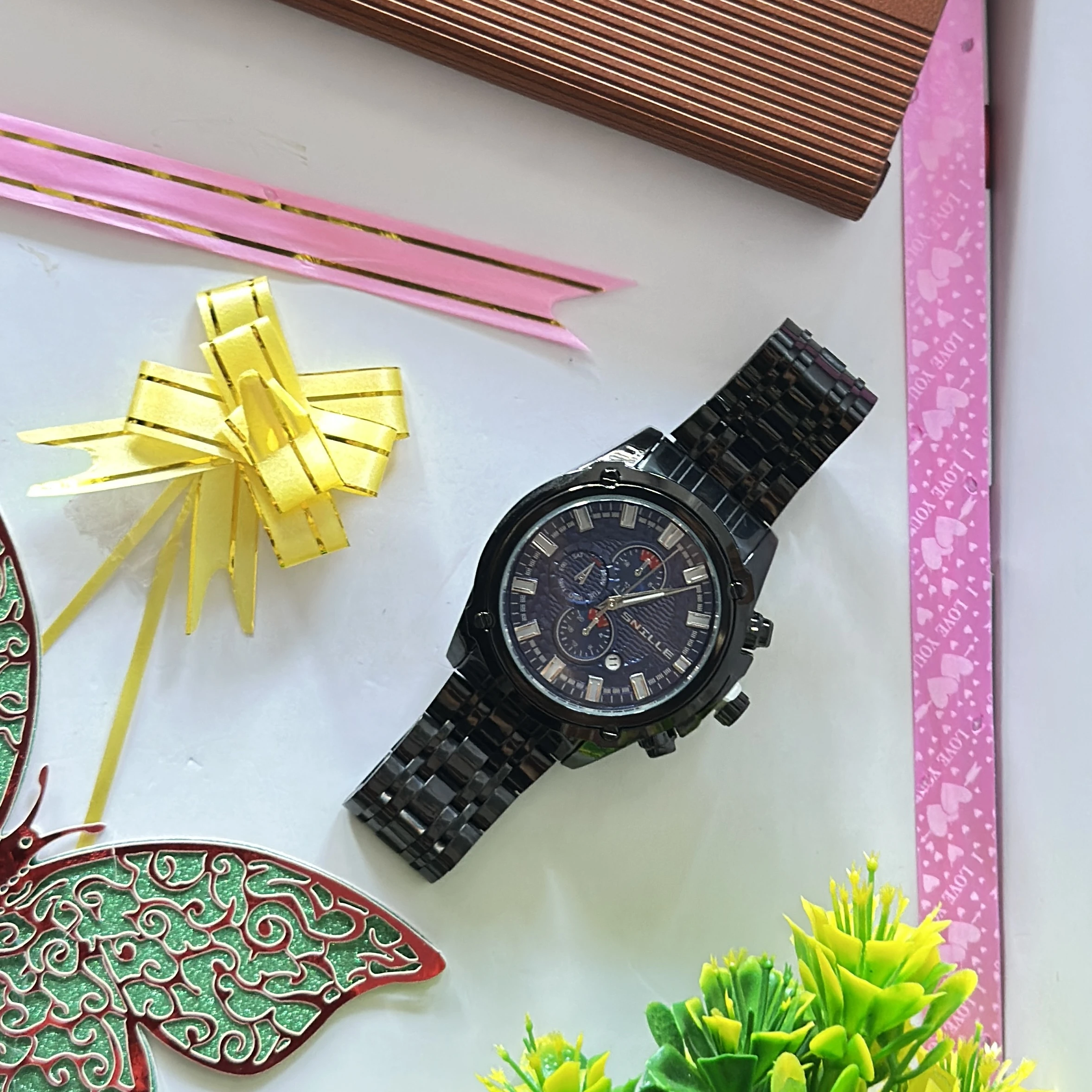 Snille brand wristwatch features a black analog