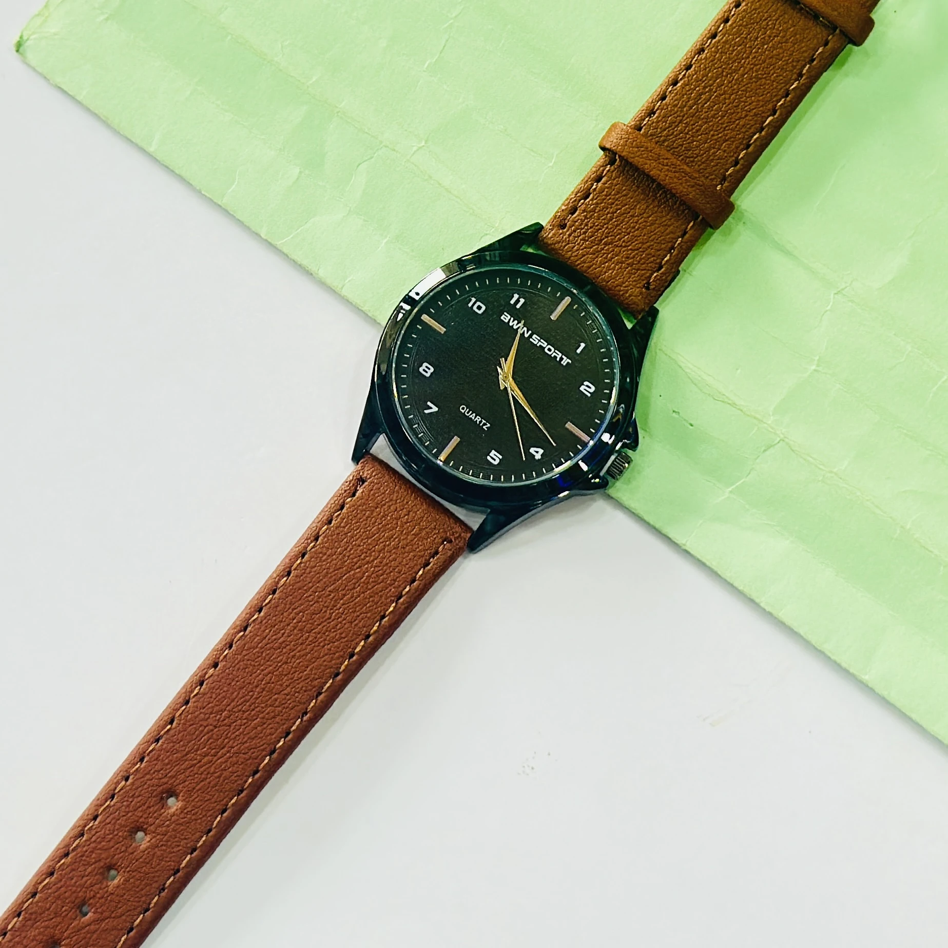 appears to be a generic or brand-specific quartz analog watch.
