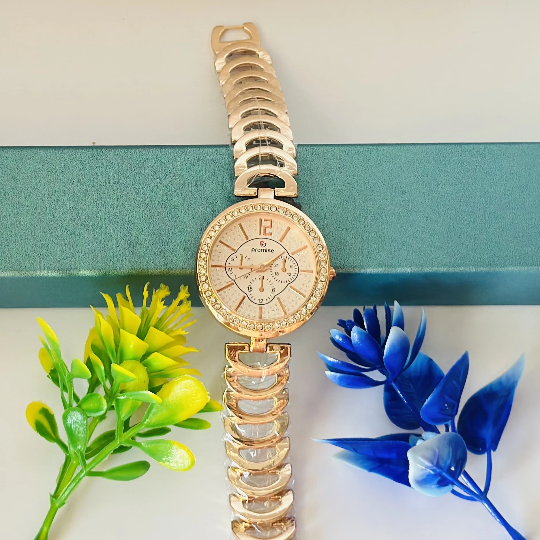 Rose gold-toned analog watch for women