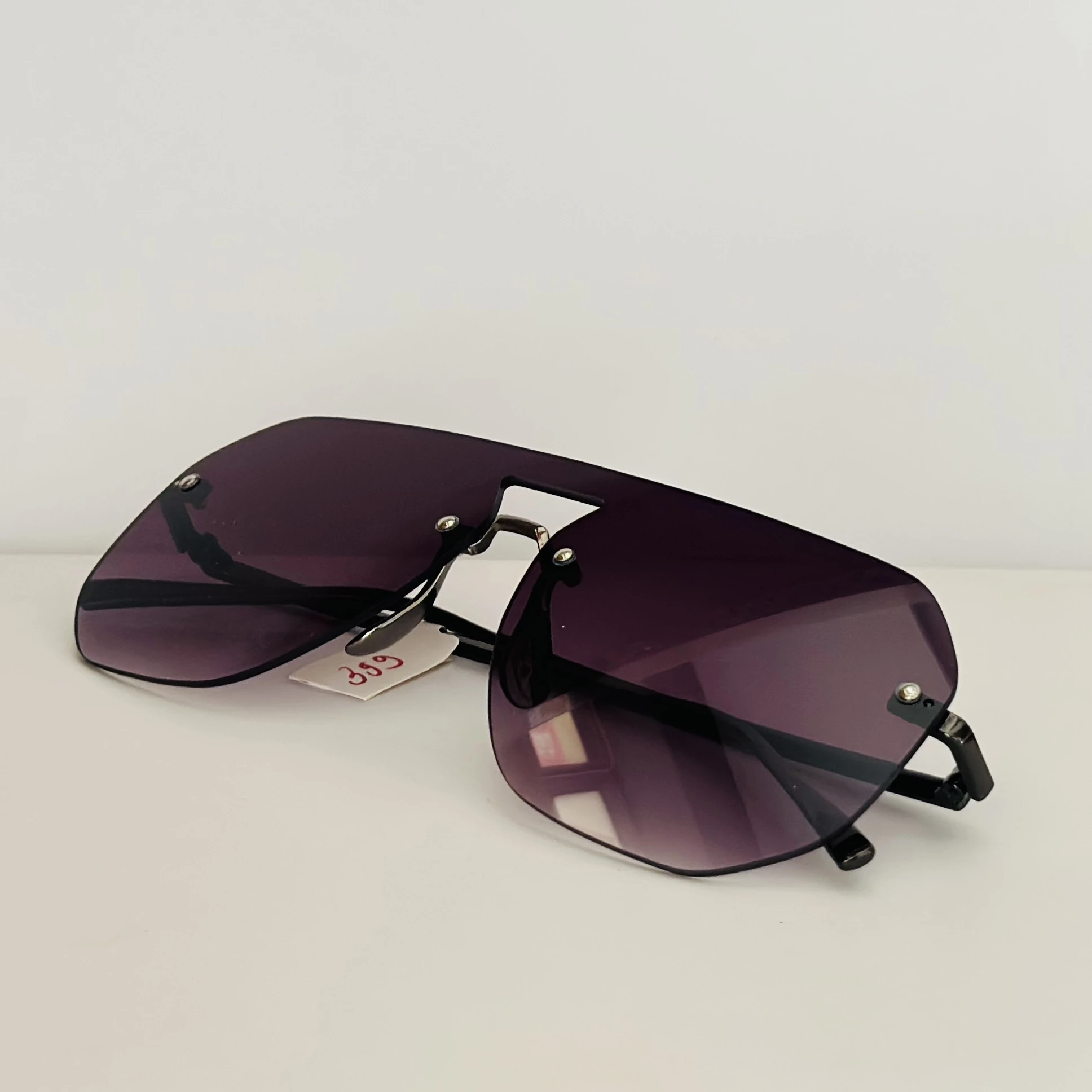 Unisex aviator-style sunglasses