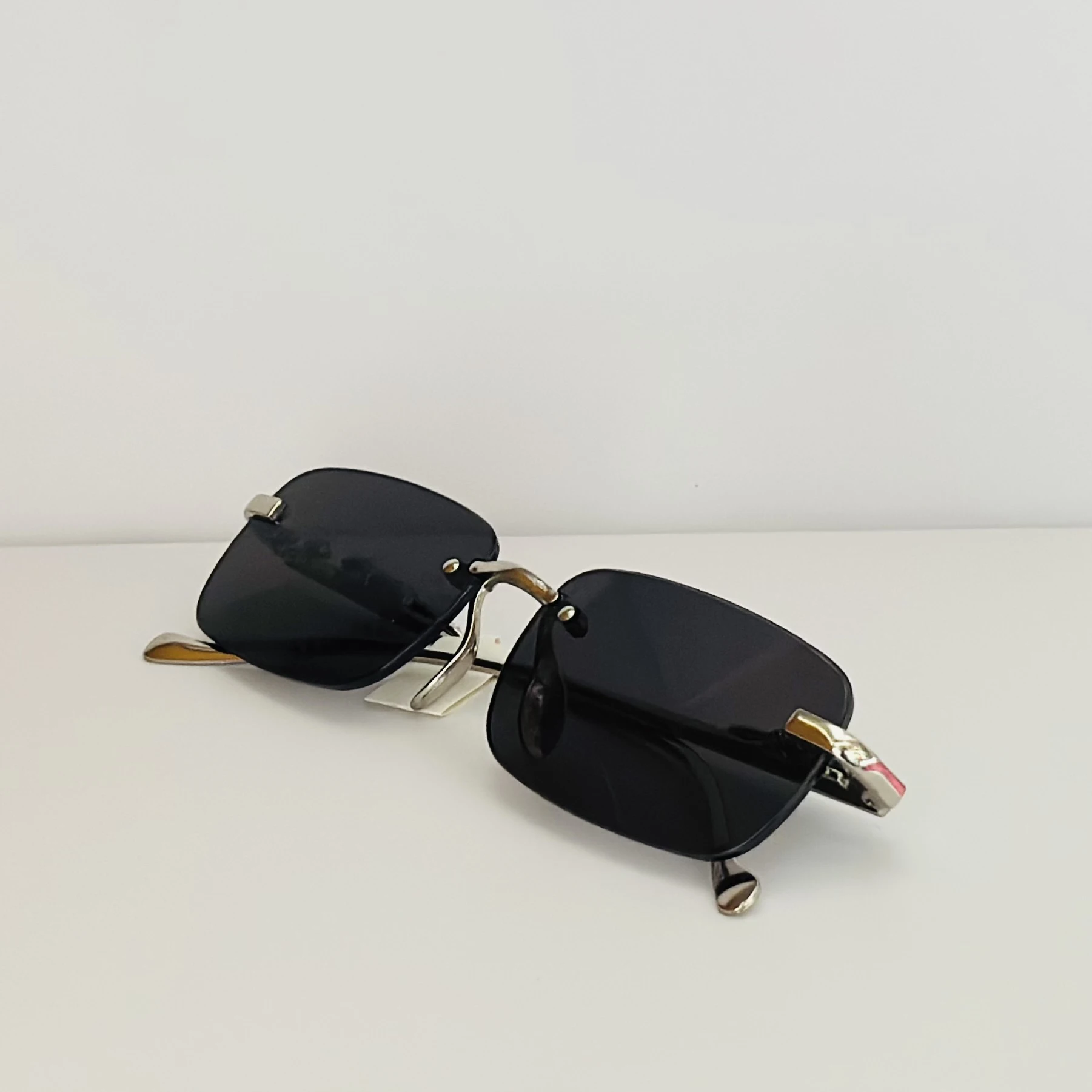 Small rimless rectangle fashion sunglasses