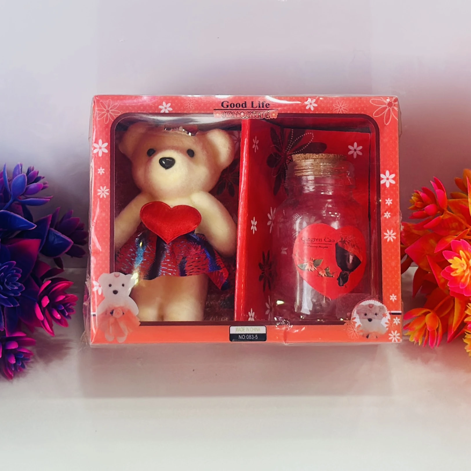 Cute Teddy Bear with love gift …. 8OCZ7E
