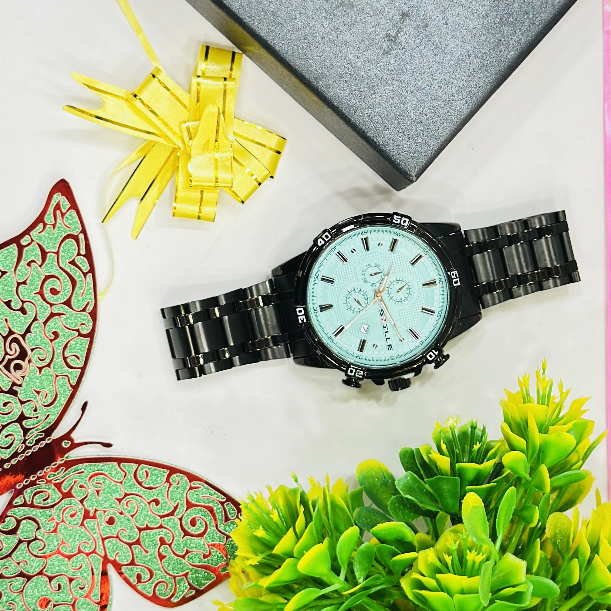 Snille brand watch is a stylish analog