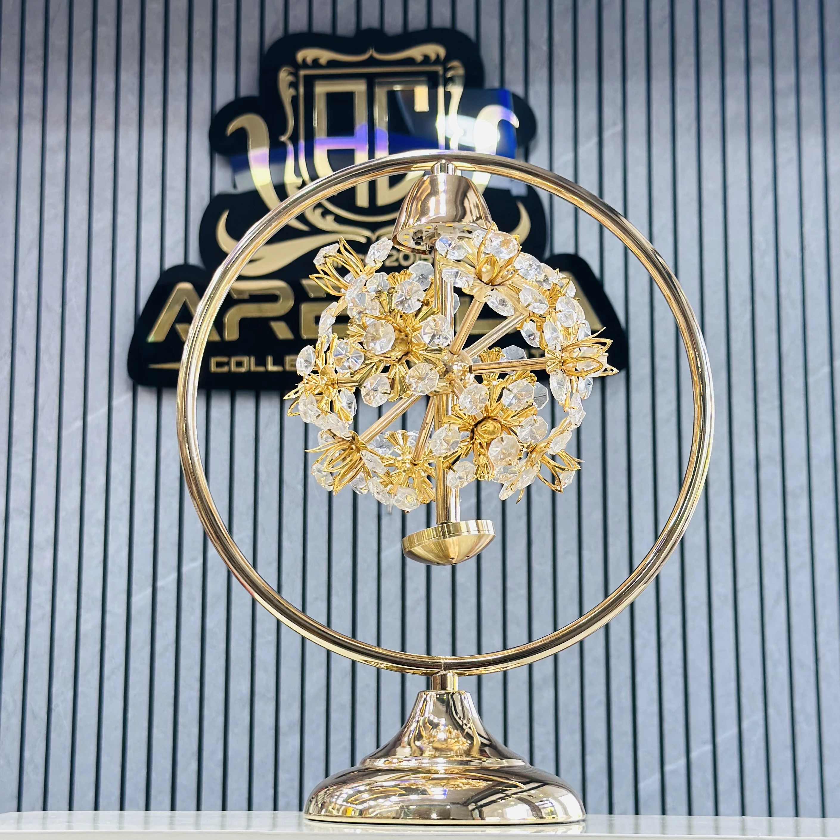 Modern gold and crystal table lamp(SKU-IO9RLJ)