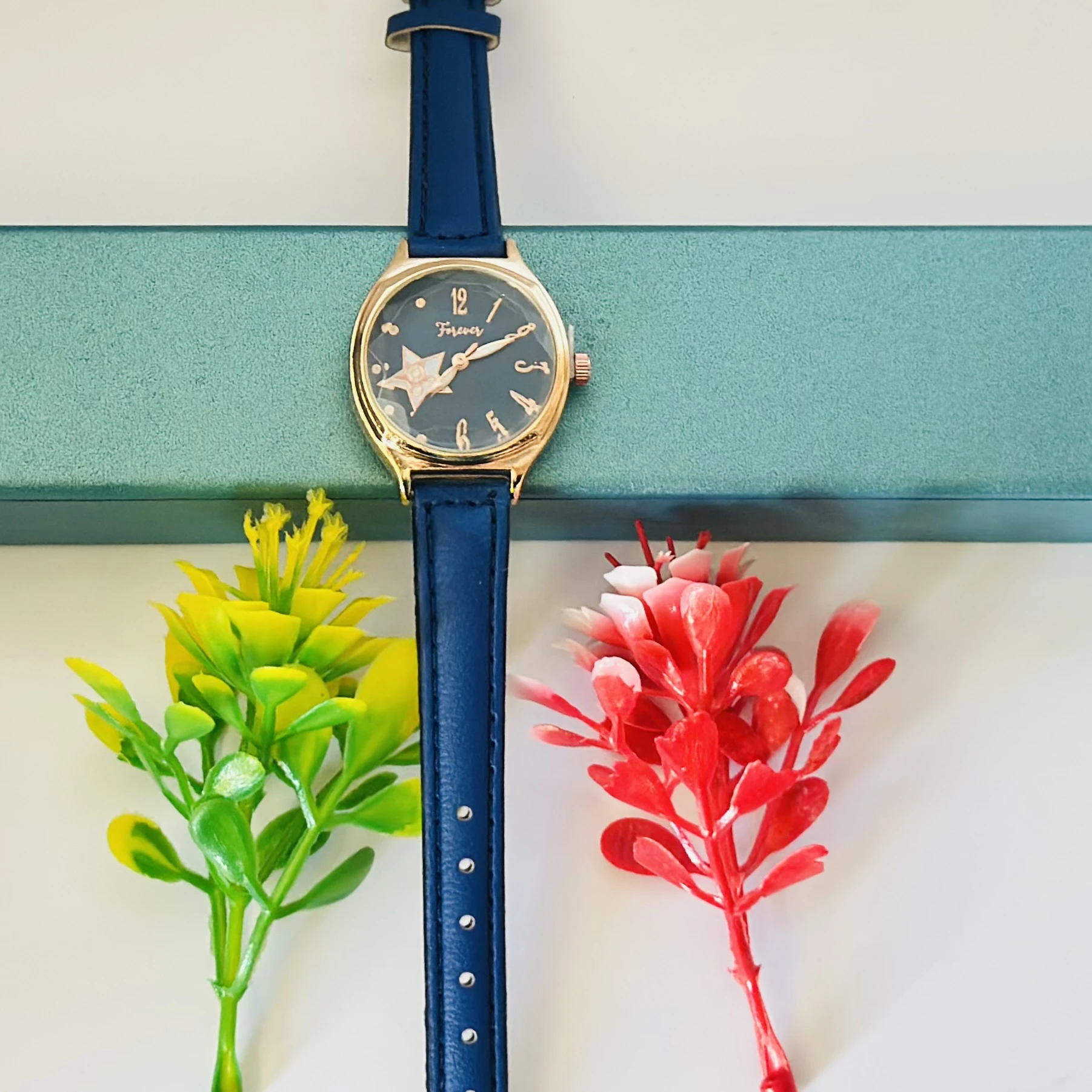 Quartz analog Watch for women