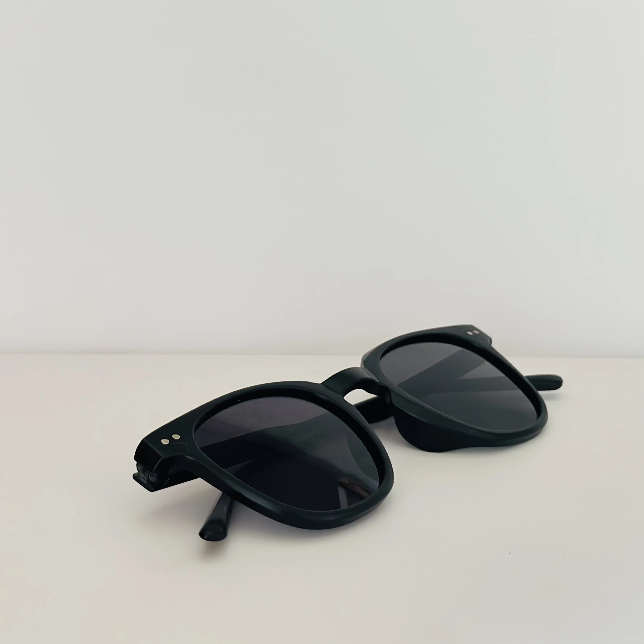 Clark n' Palmer black aviator-style sunglasses