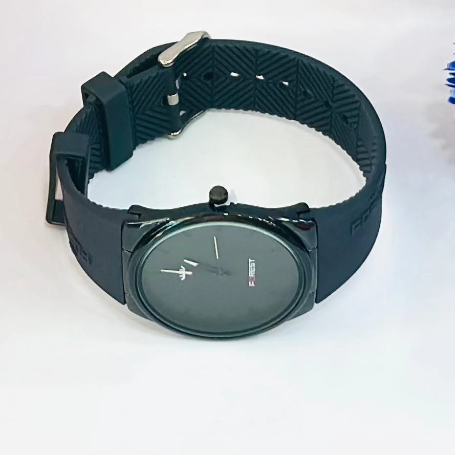 Forest Men's All-Black Analog Watch Round Dial