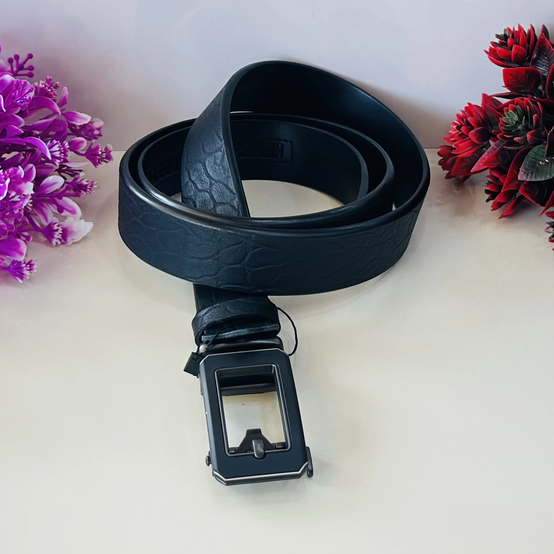 Men’s black textured leather automatic ratchet belt