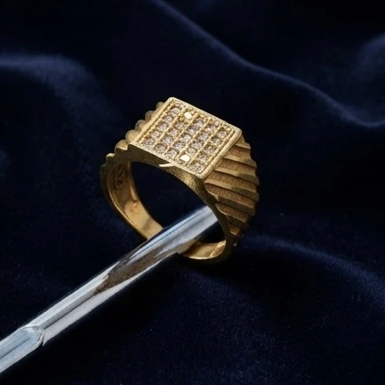 Gold plated men's statement ring