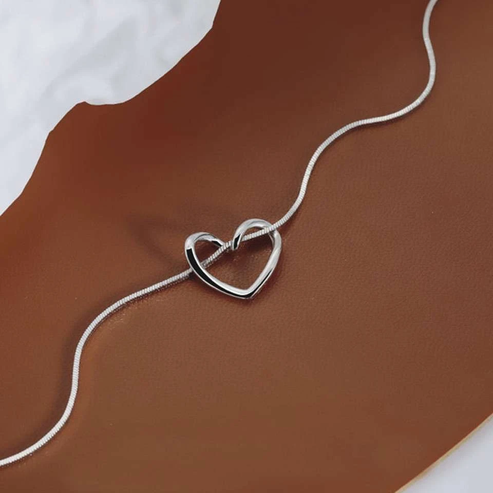 minimalist silver-toned necklace