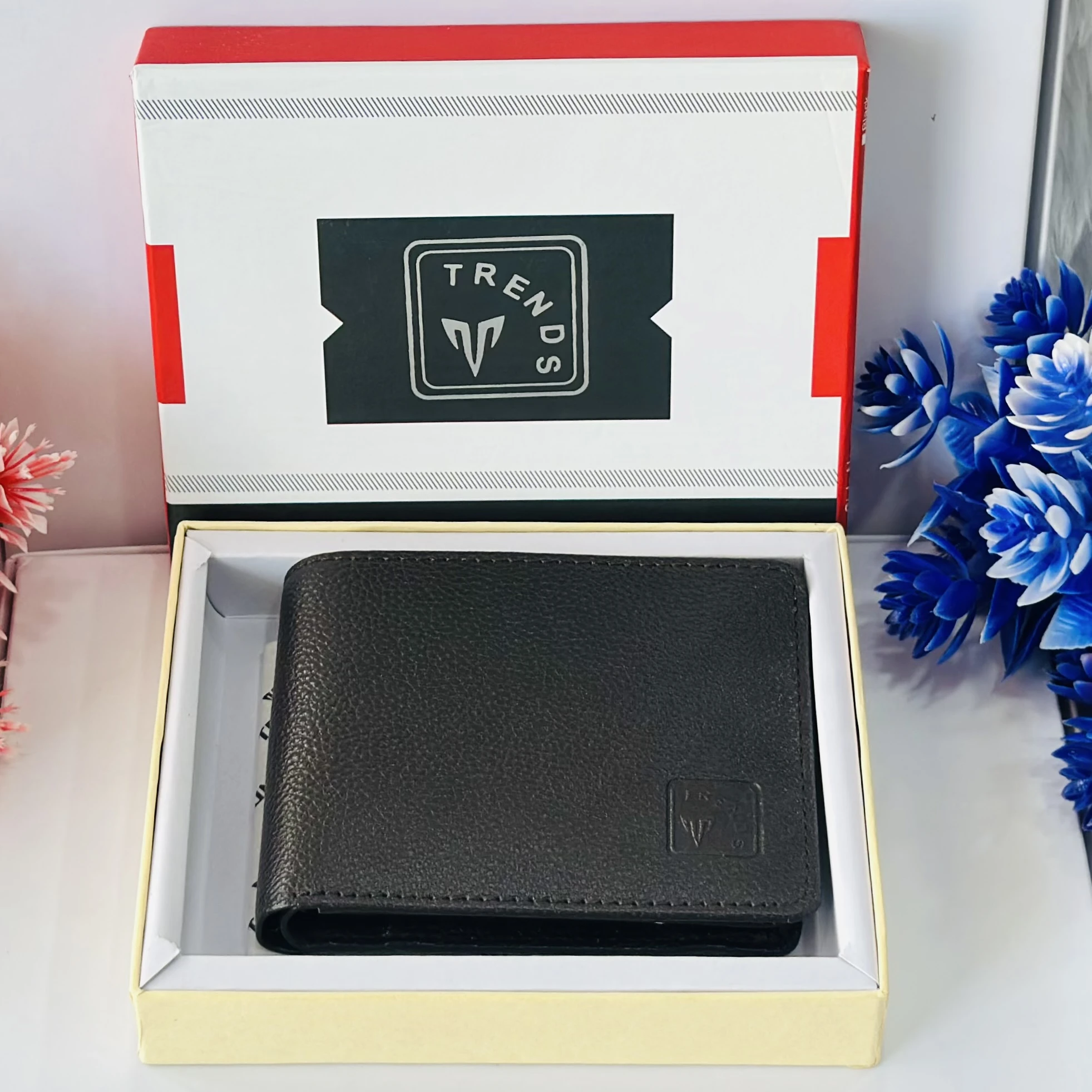 Trends men's vegan leather bifold wallet