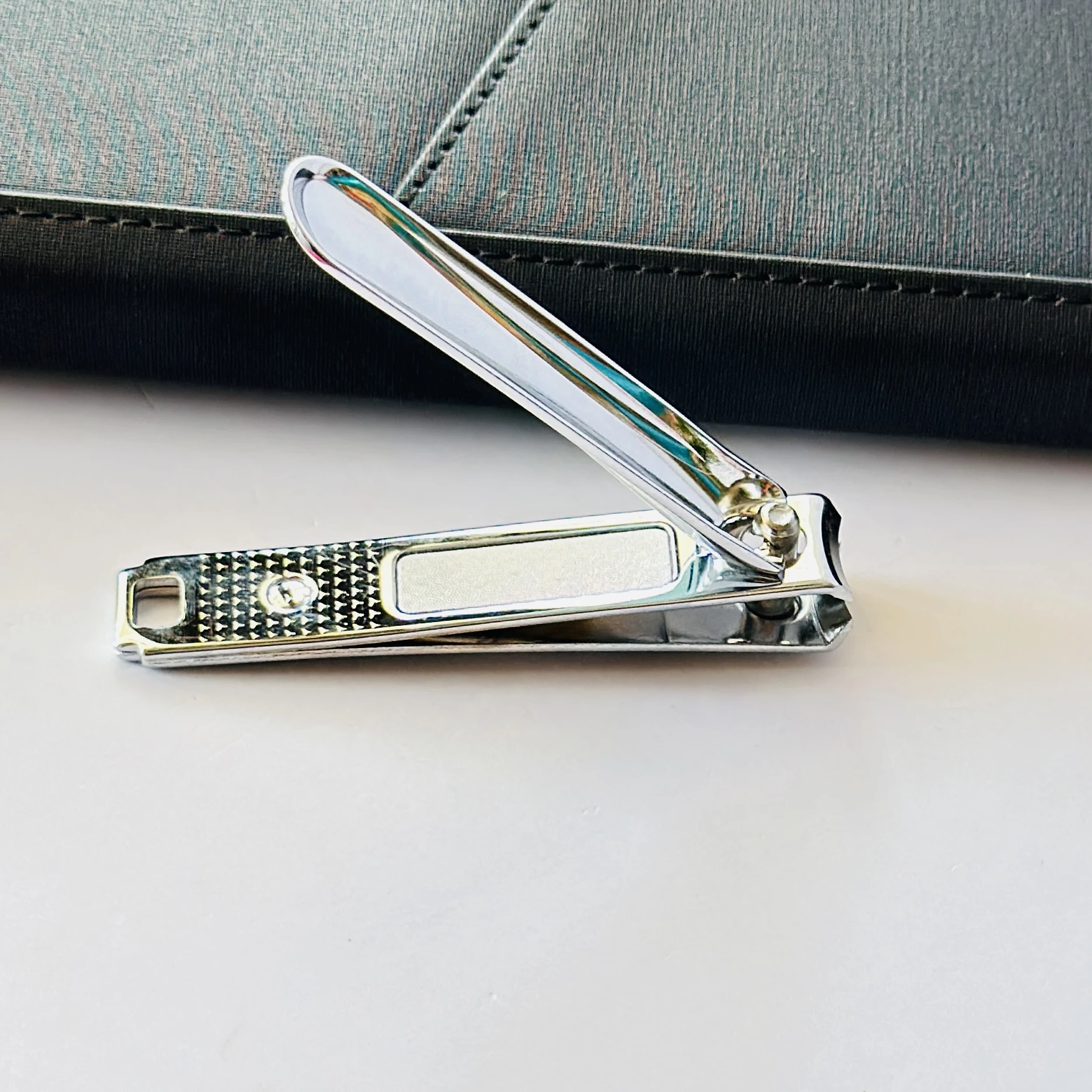 nail clipper branded as "QIANGREN“