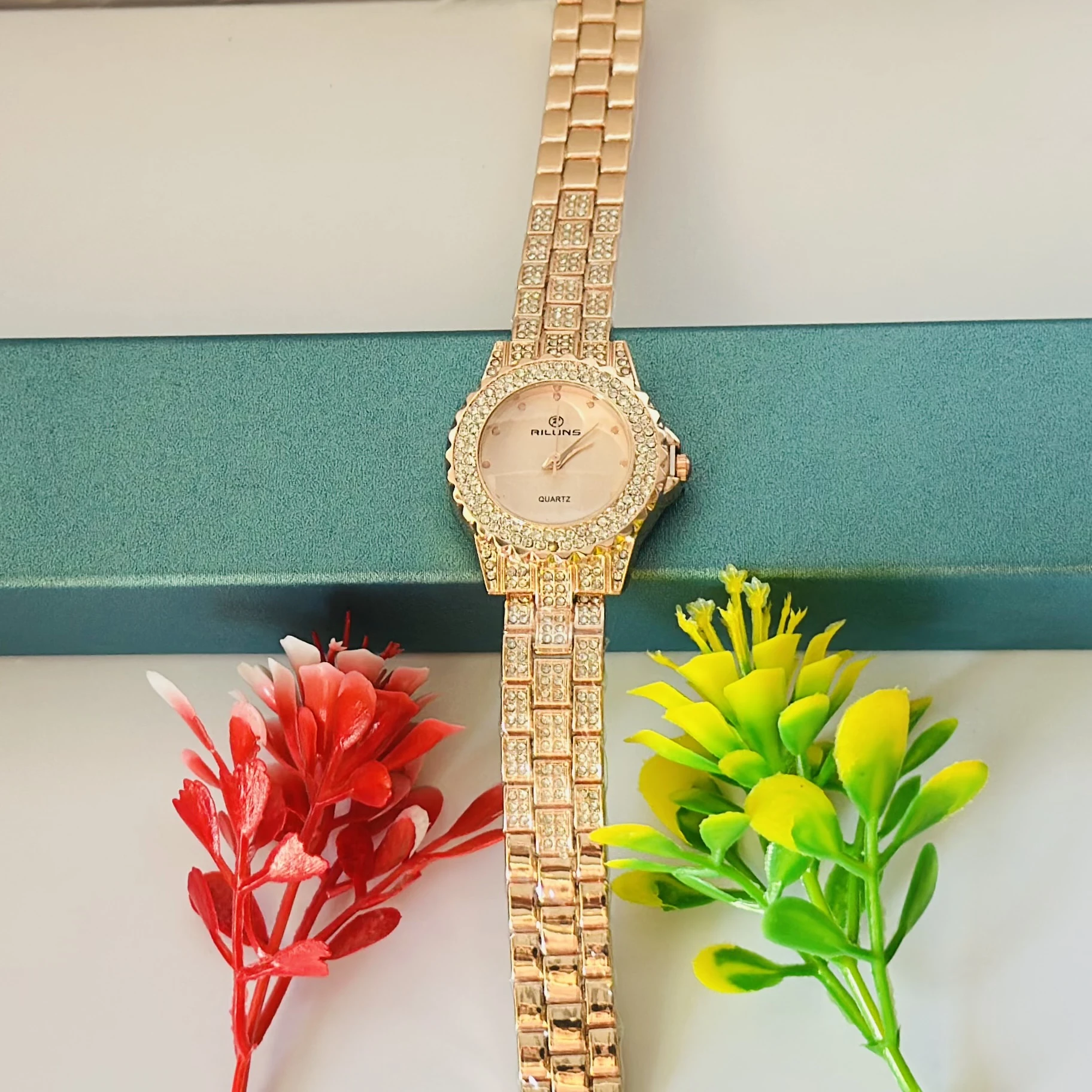 Fashion analog women's watch