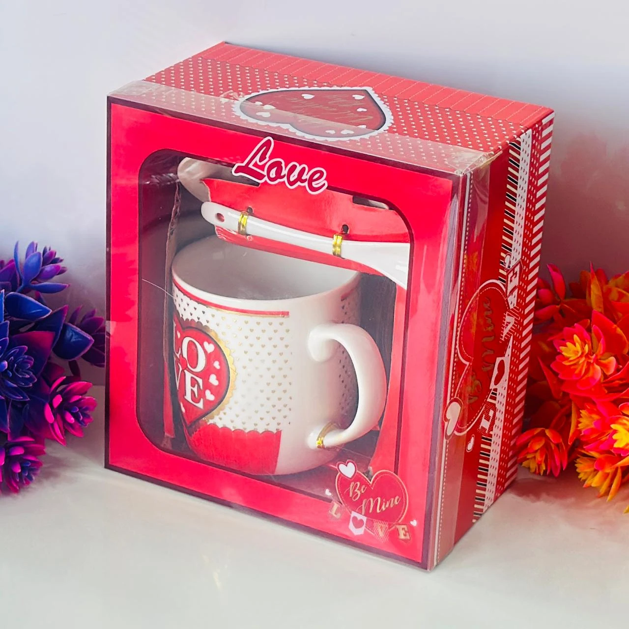Ceramic "Love" themed coffee mug …. Q78JSV