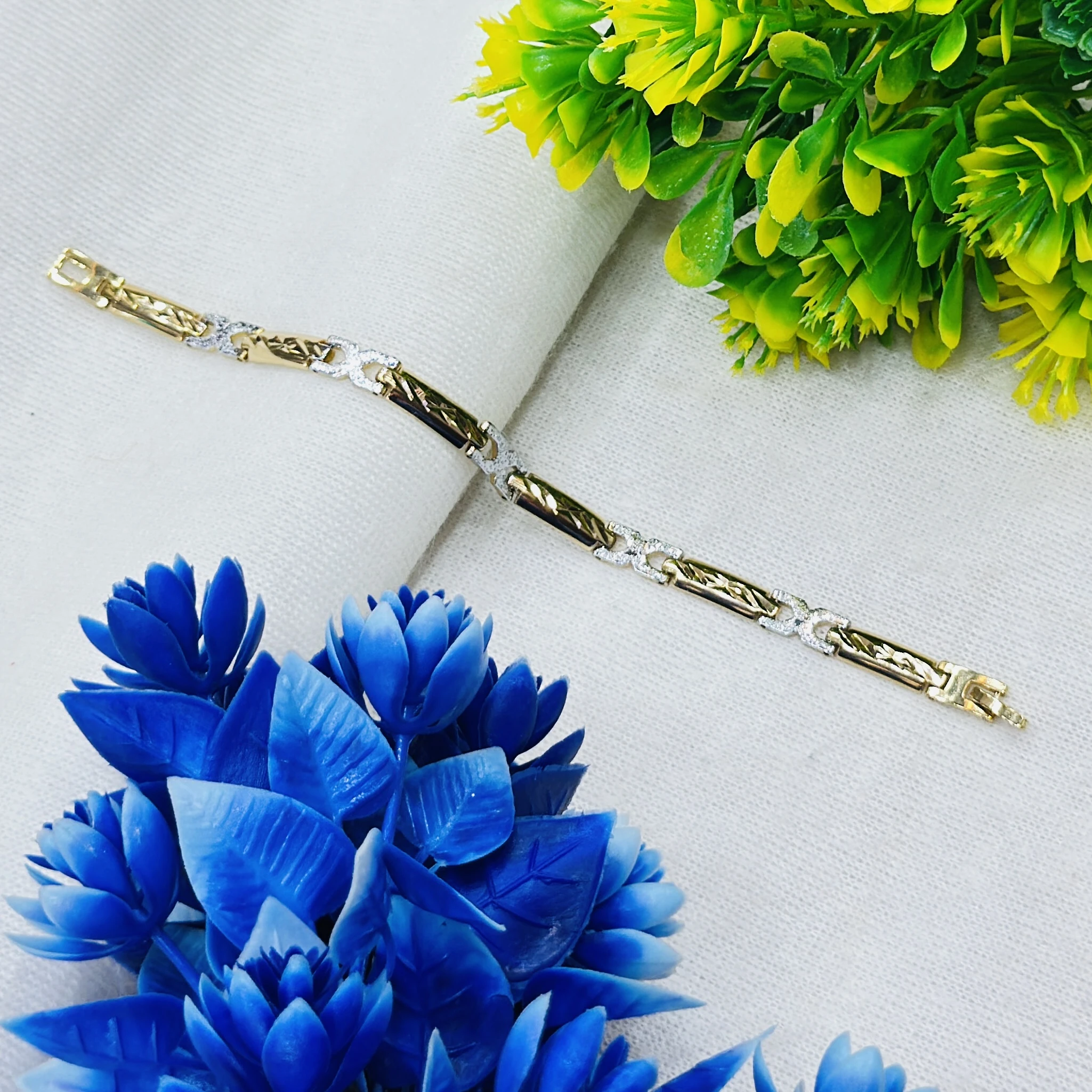 Gold and diamond gents bracelet
