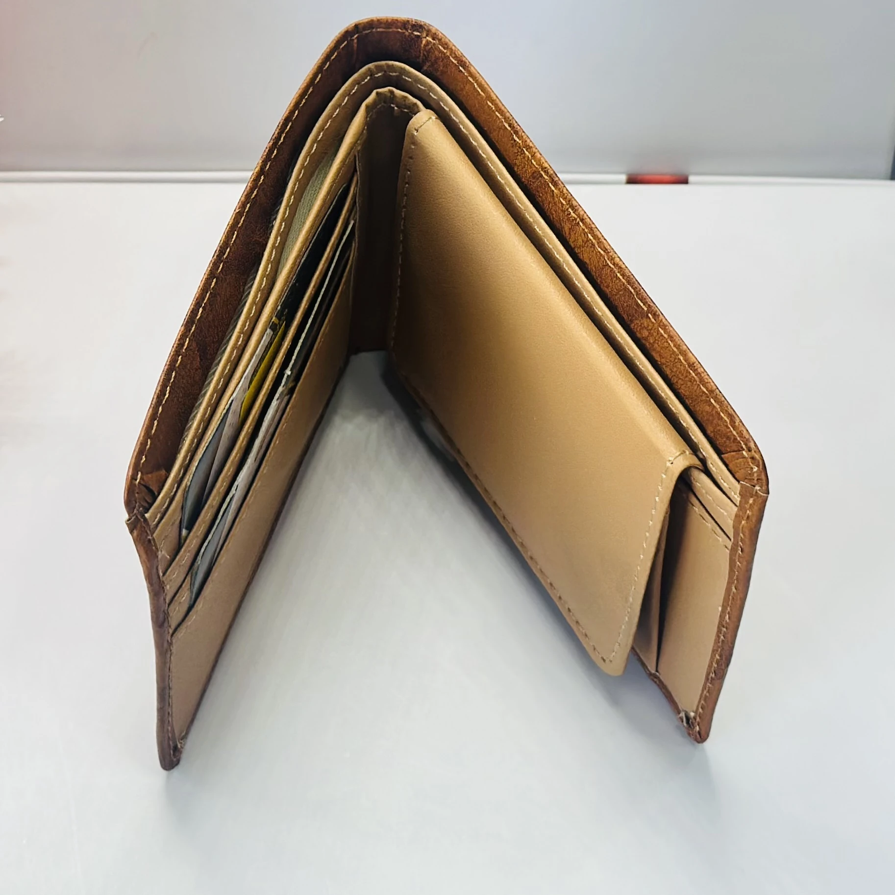 Brown Bovi's men's leather bifold wallet