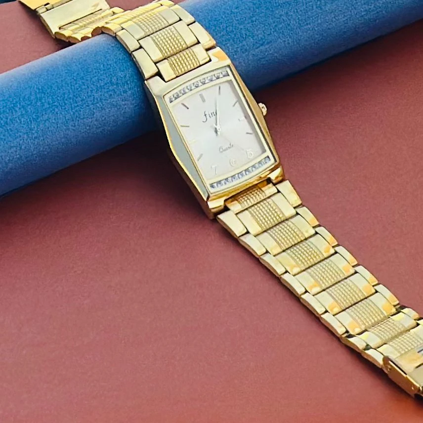 Golden Design analog watch