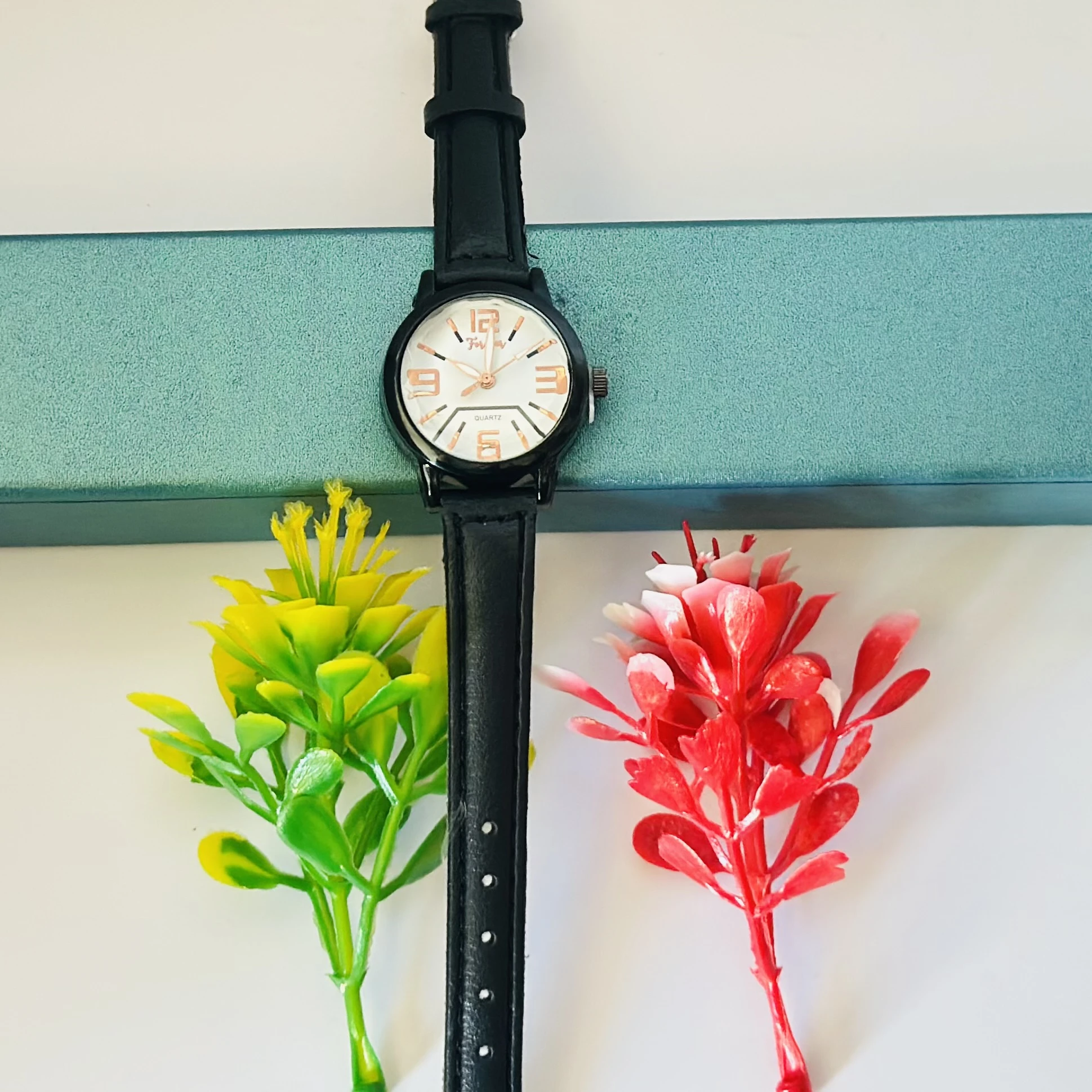 Quartz analog Watch for women