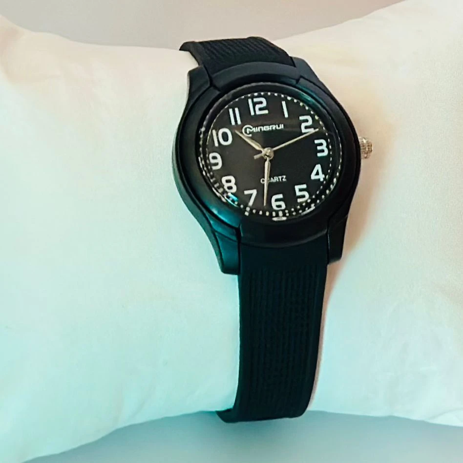 MINGRUI or Edillas kids' analog quartz watch with a black silicone strap.