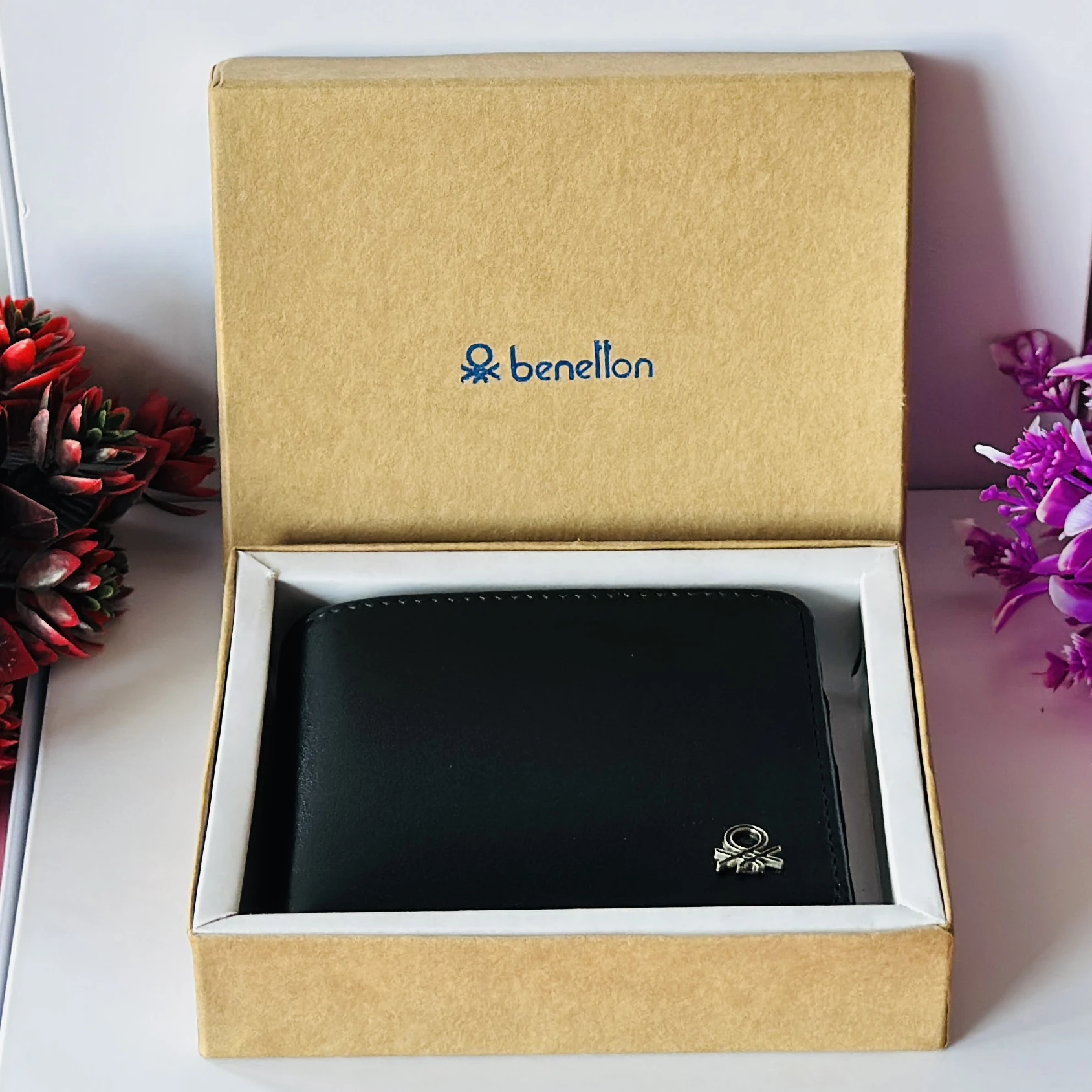 United Colors of Benetton black leather bi-fold wallet.