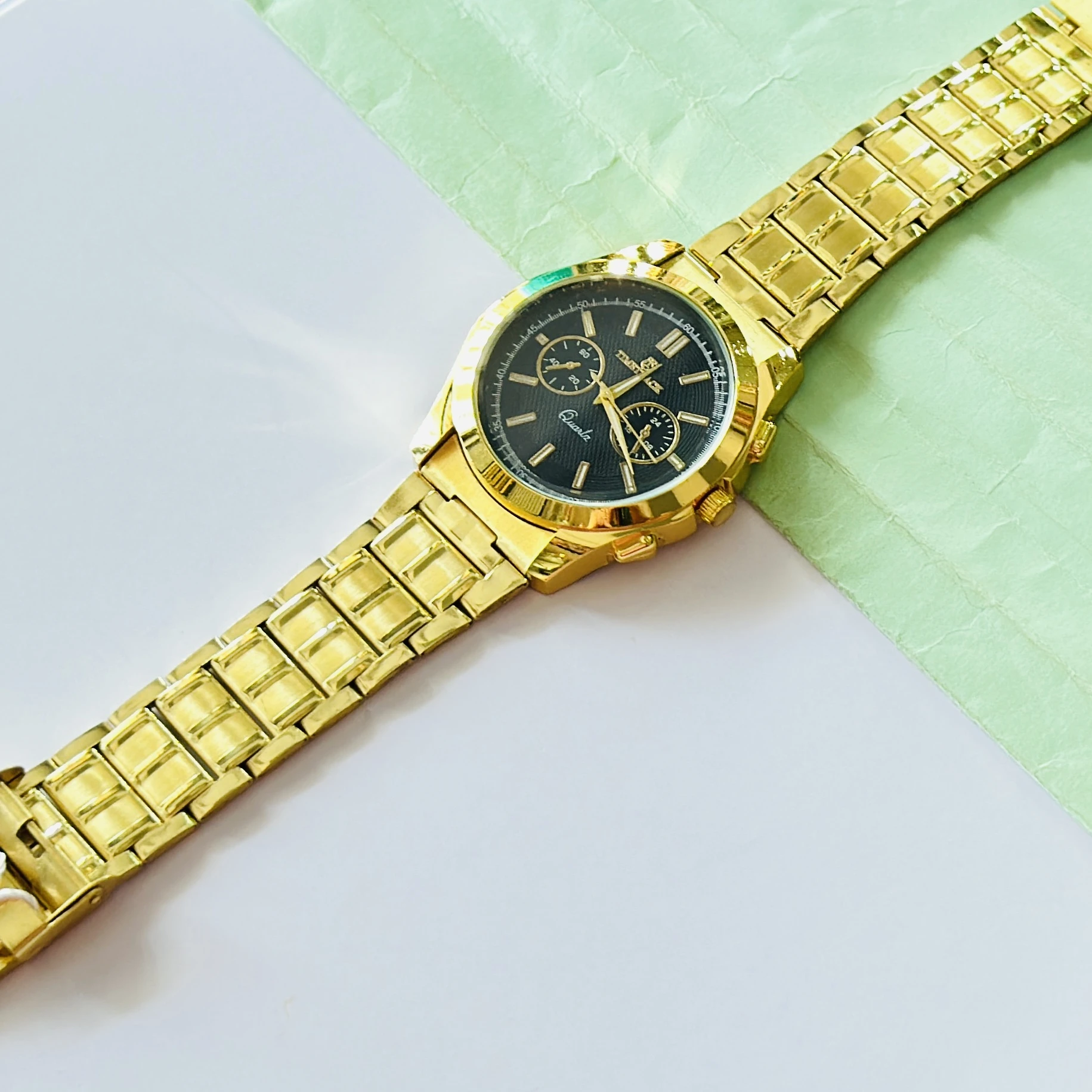 Gold coloured analogue watch for man’s