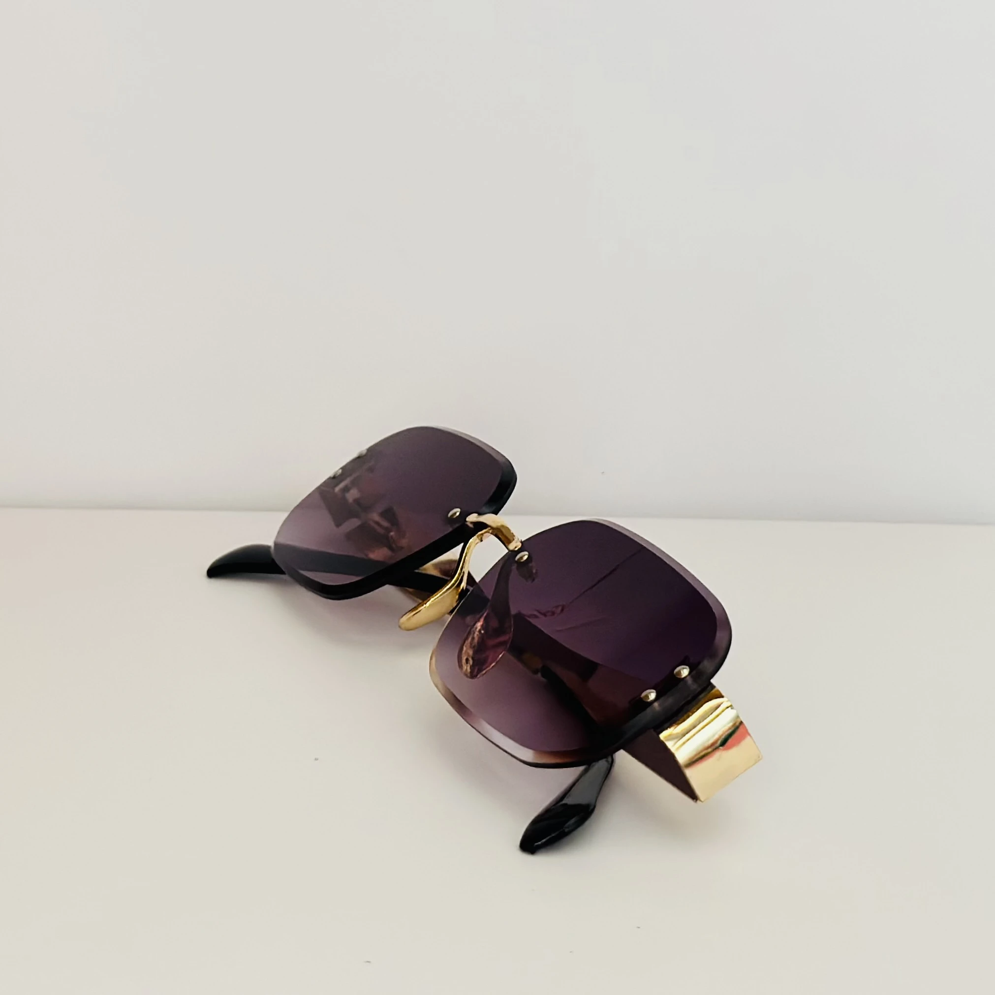Rimless rectangular sunglasses