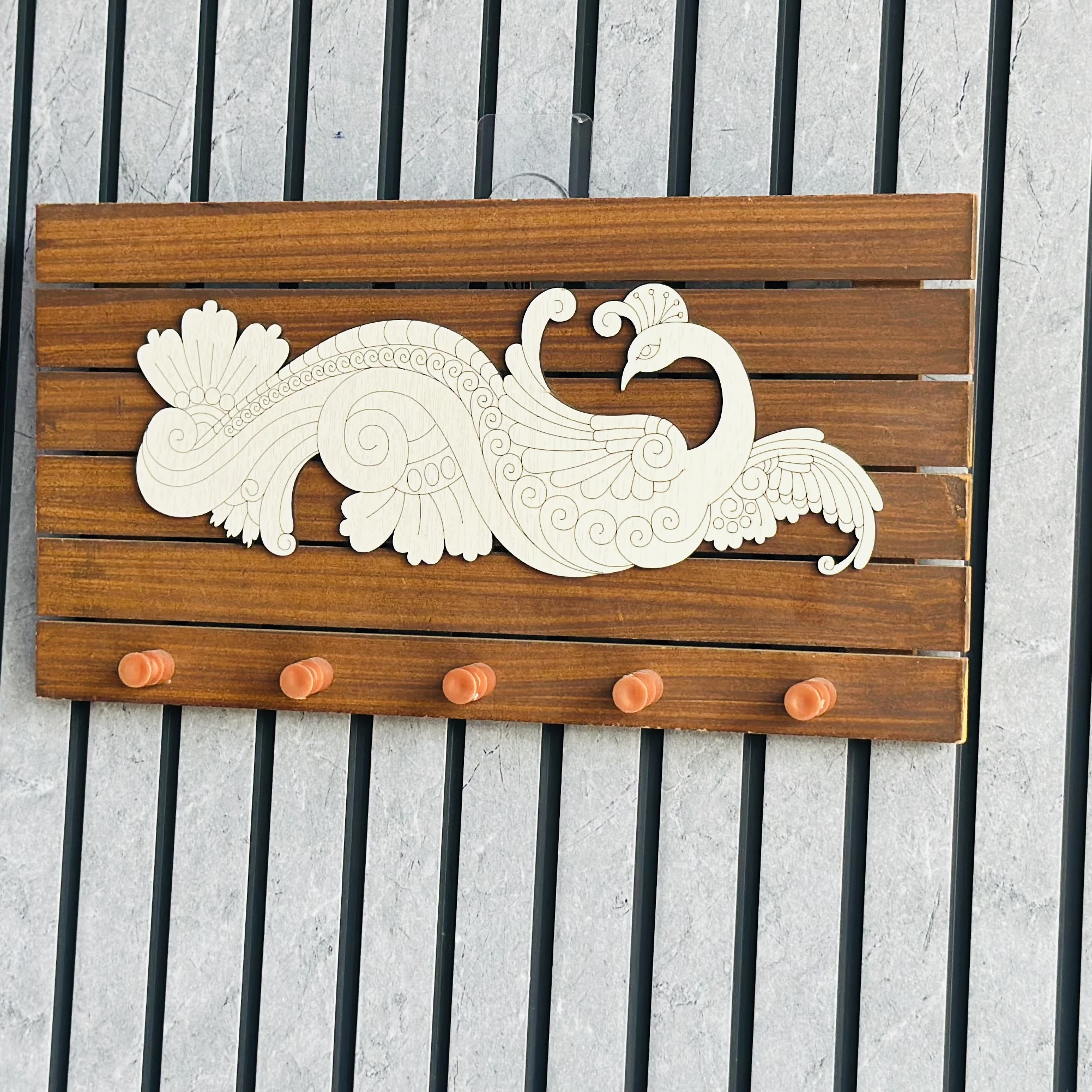 Wooden key holder (SKU-3T5VTV)