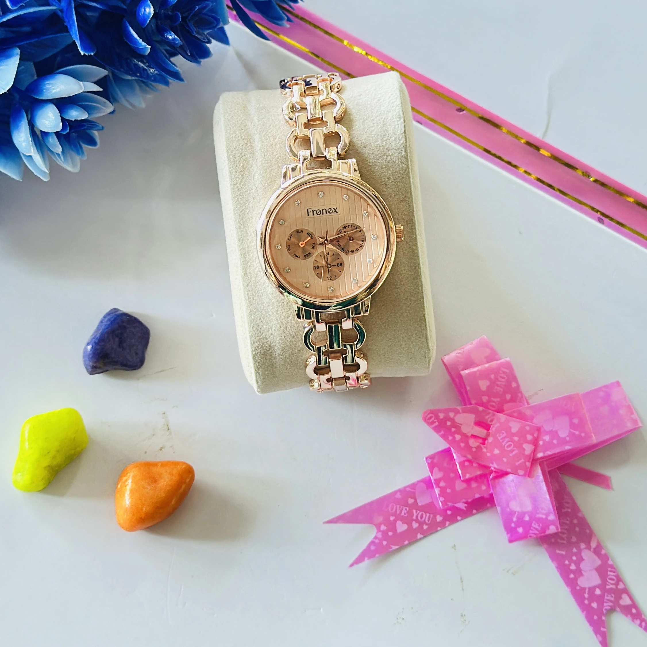 Fronex branded women's analog wristwatch