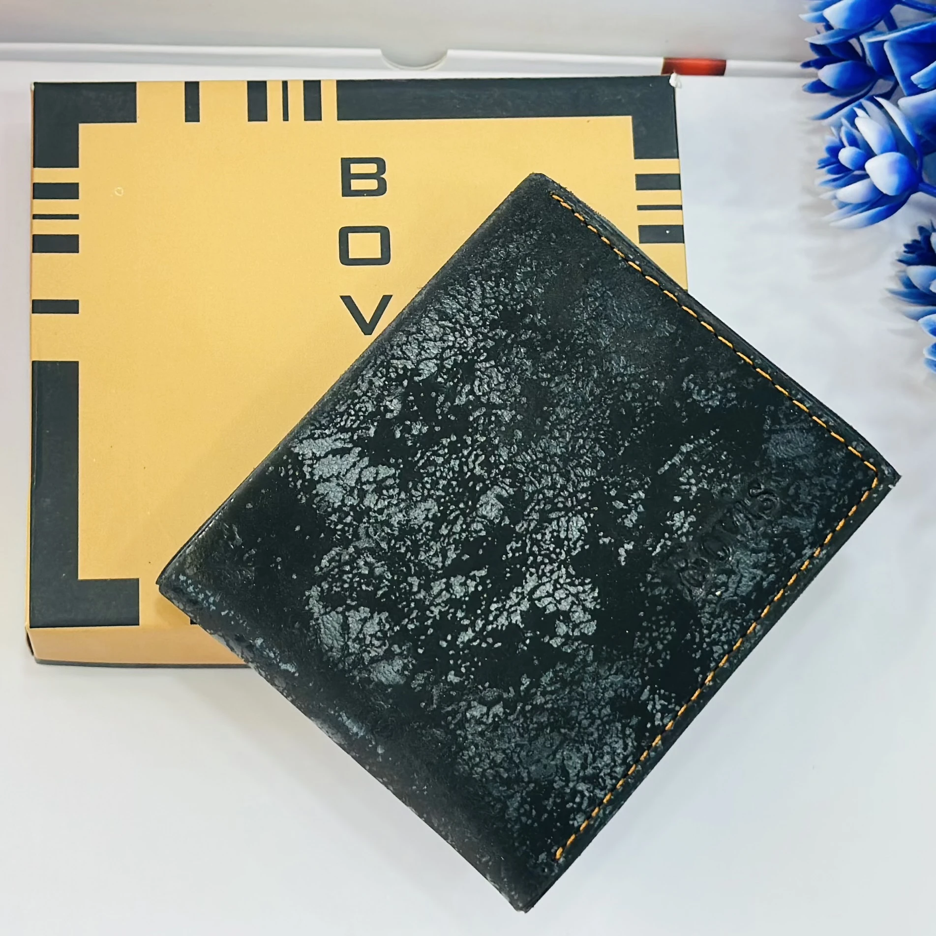 Bovis men's genuine leather wallet in black.