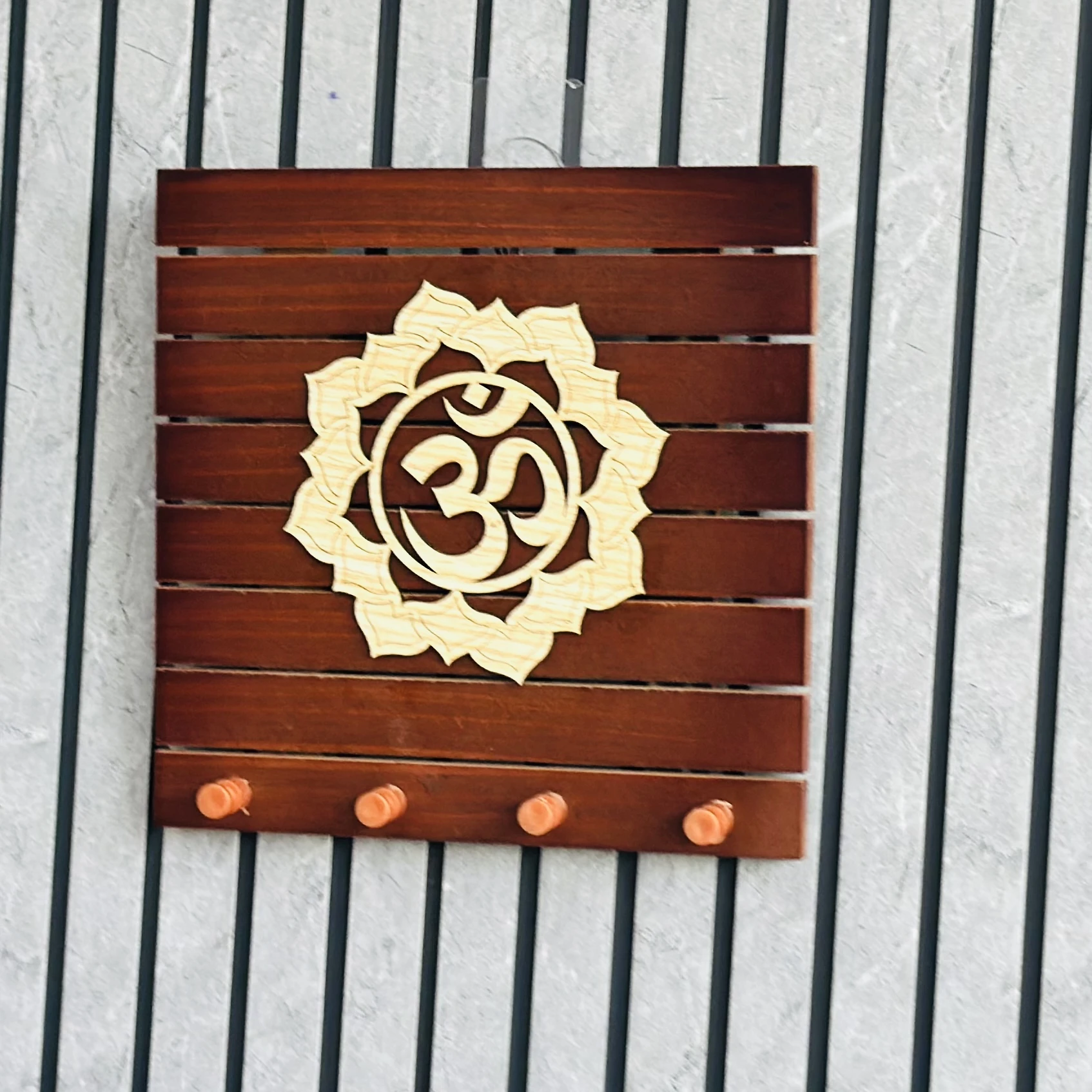 Wooden key holder (SKU-D28QC6)