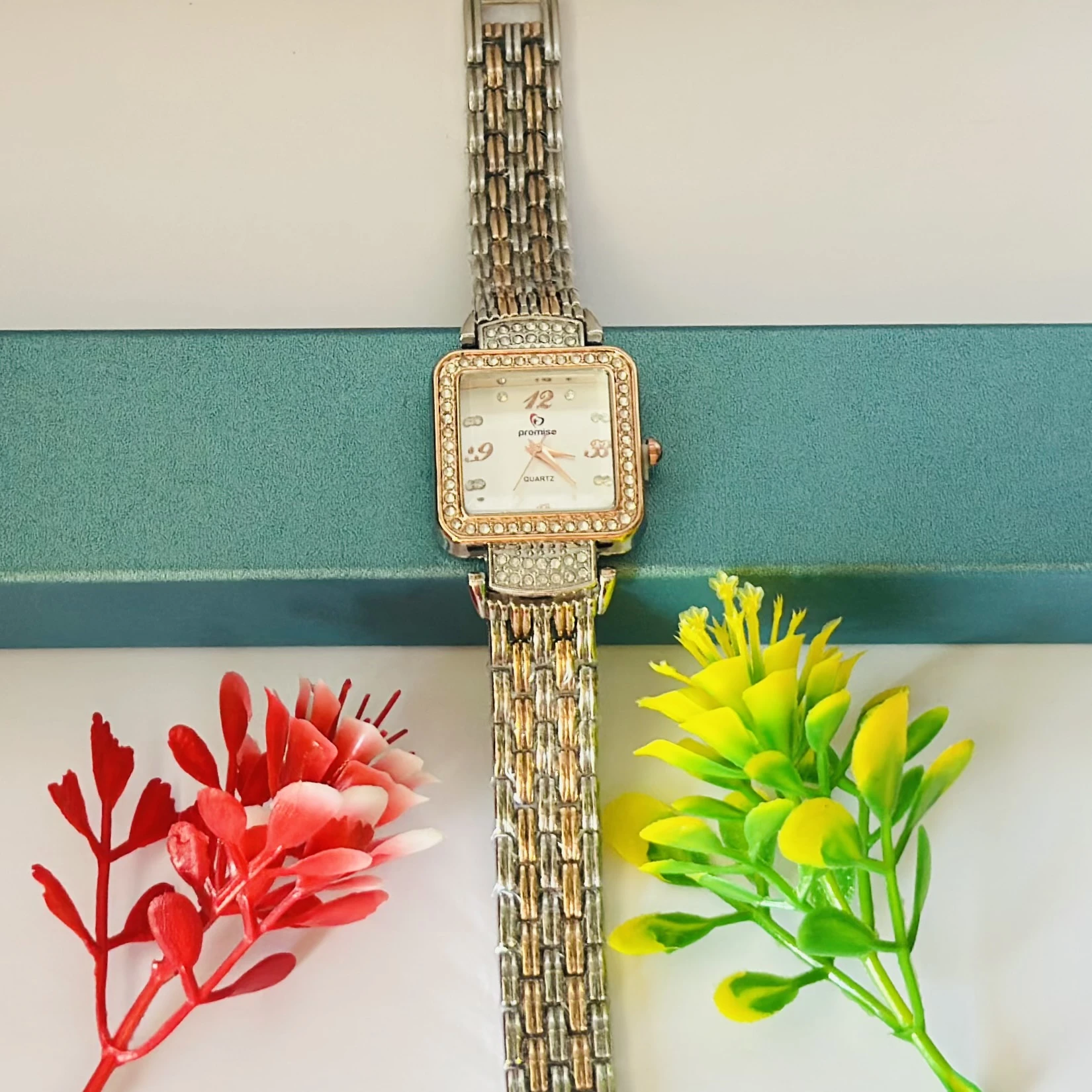 Fashion analog women's watch