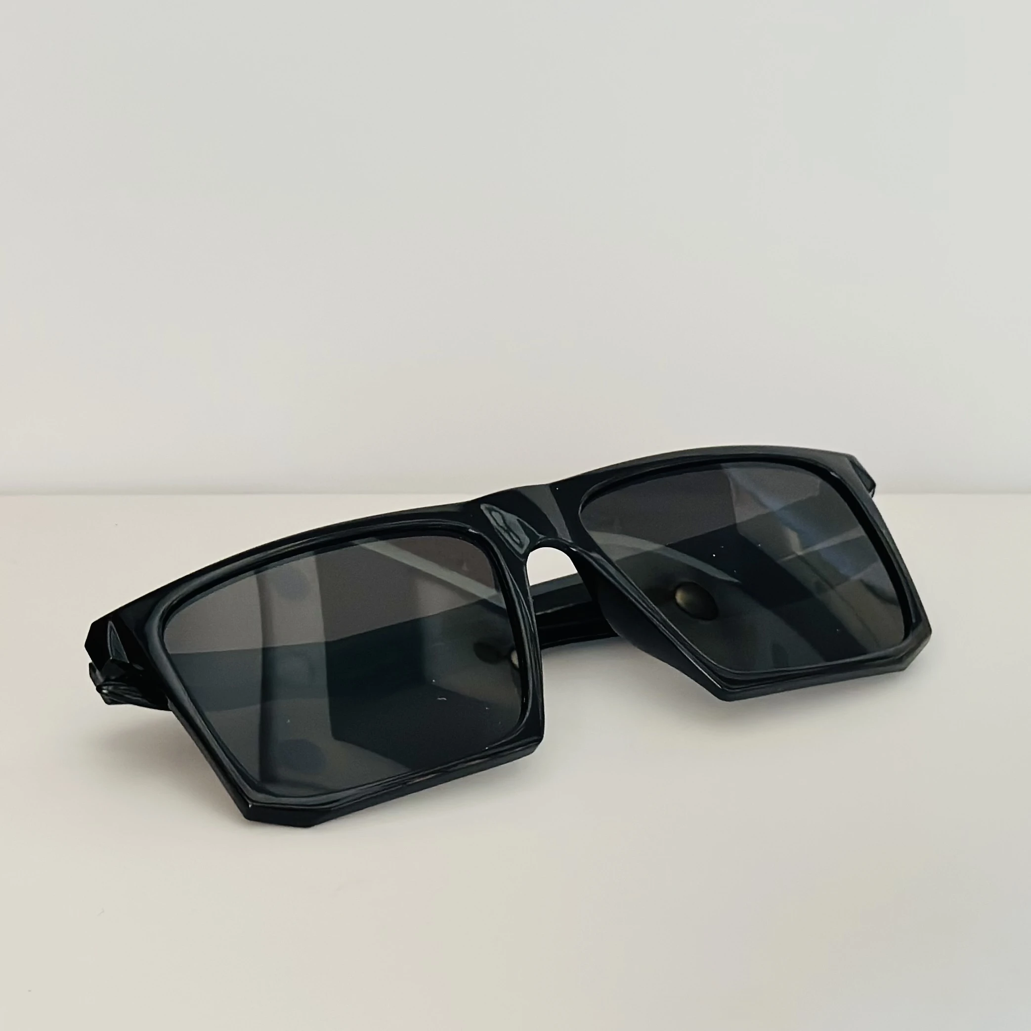 Black square sunglasses