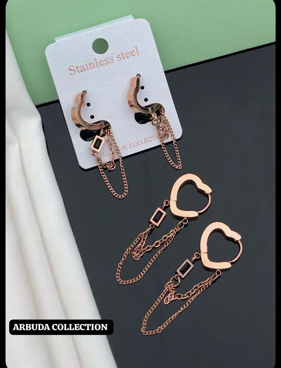 Gold -plated heart-shaped huggie hoop earrings