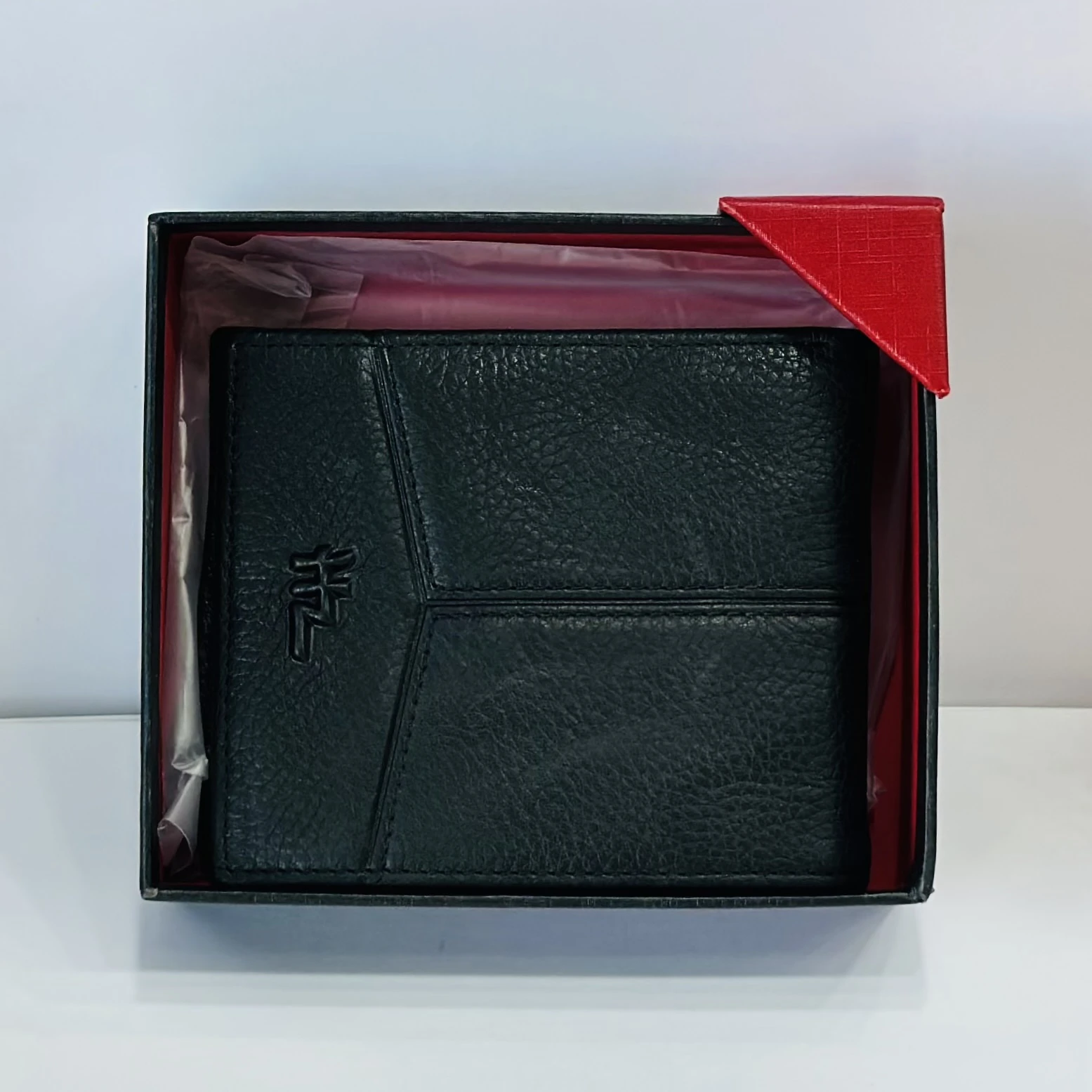 Black leather men's bifold wallet